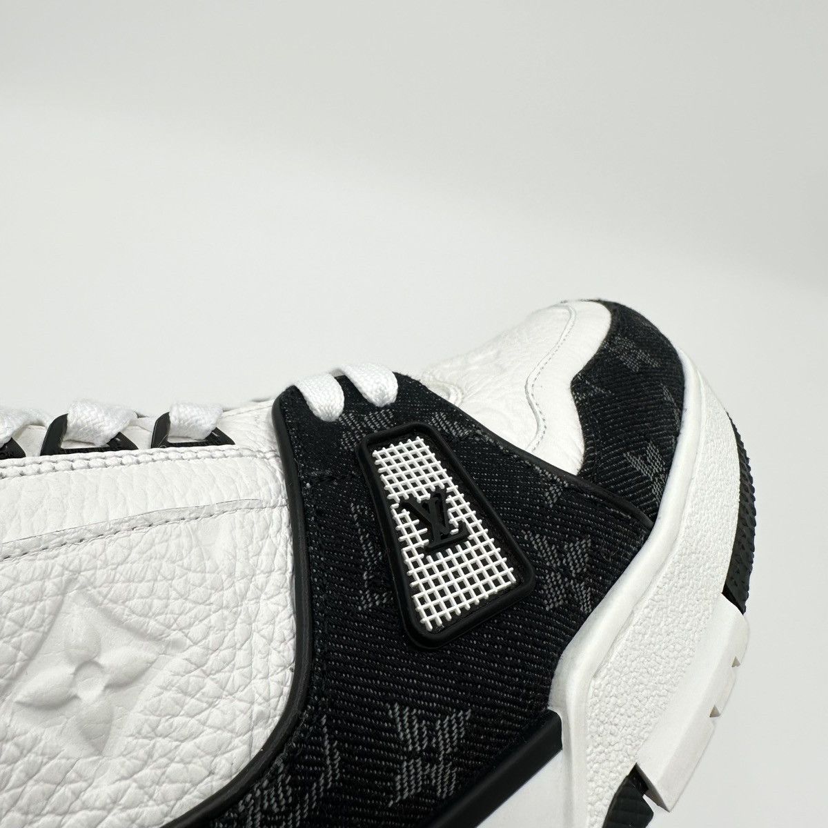 Louis Vuitton Louis Vuitton Trainer Black White Low Tops Size US 11 / EU 44 - 6 Thumbnail