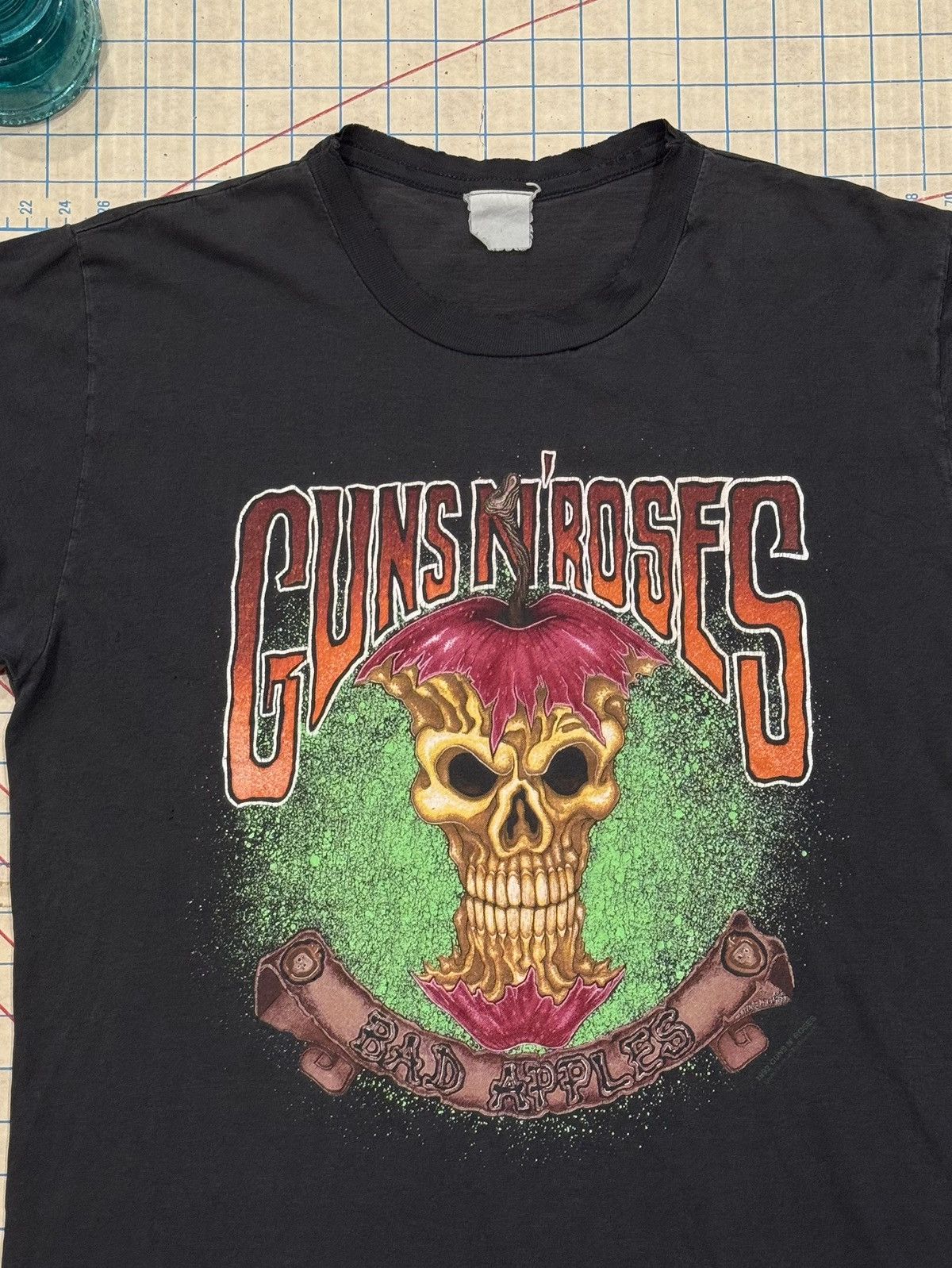 Guns N' Roses Vintage Guns N’ Roses Bad Apple Use Your Illusion European Size US L / EU 52-54 / 3 - 4 Thumbnail