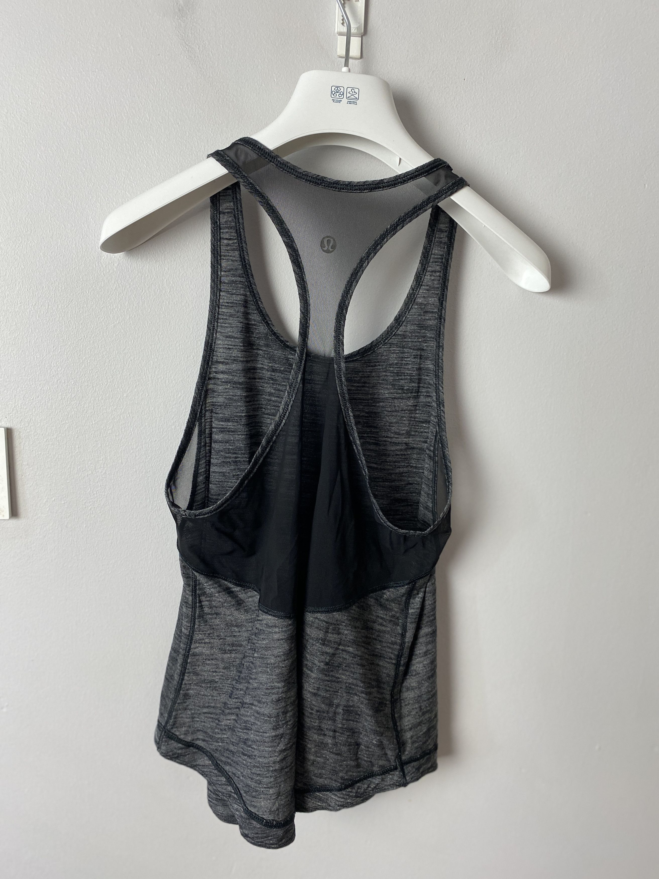 Lululemon Lululemon small logo sport tank top t-shirt sleeveless Size XS / US 0-2 / IT 36-38 - 3 Thumbnail