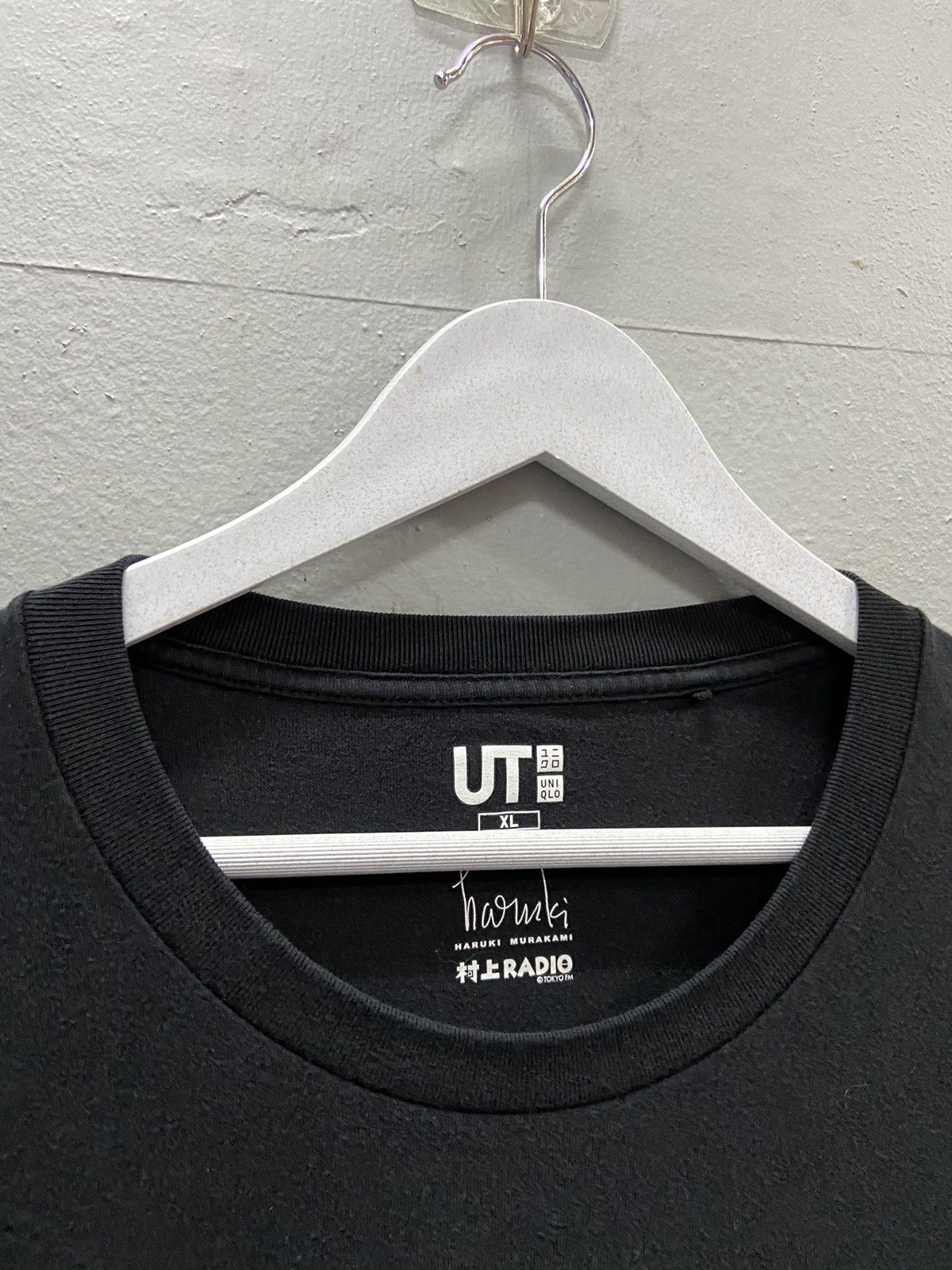 Uniqlo HARUKI MURAKAMI RADIO TOKYO FM x UNIQLO TEE SHIRT Size US XL / EU 56 / 4 - 3 Thumbnail