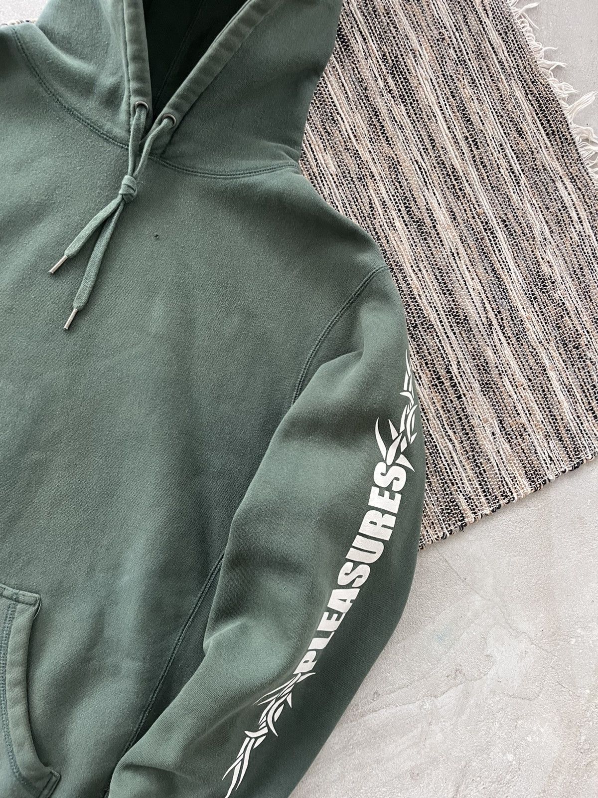 Pleasures Vintage Rare Pleasures Green Hoodie Sleeve Logo Y2K sk8 Size US L / EU 52-54 / 3 - 5 Thumbnail