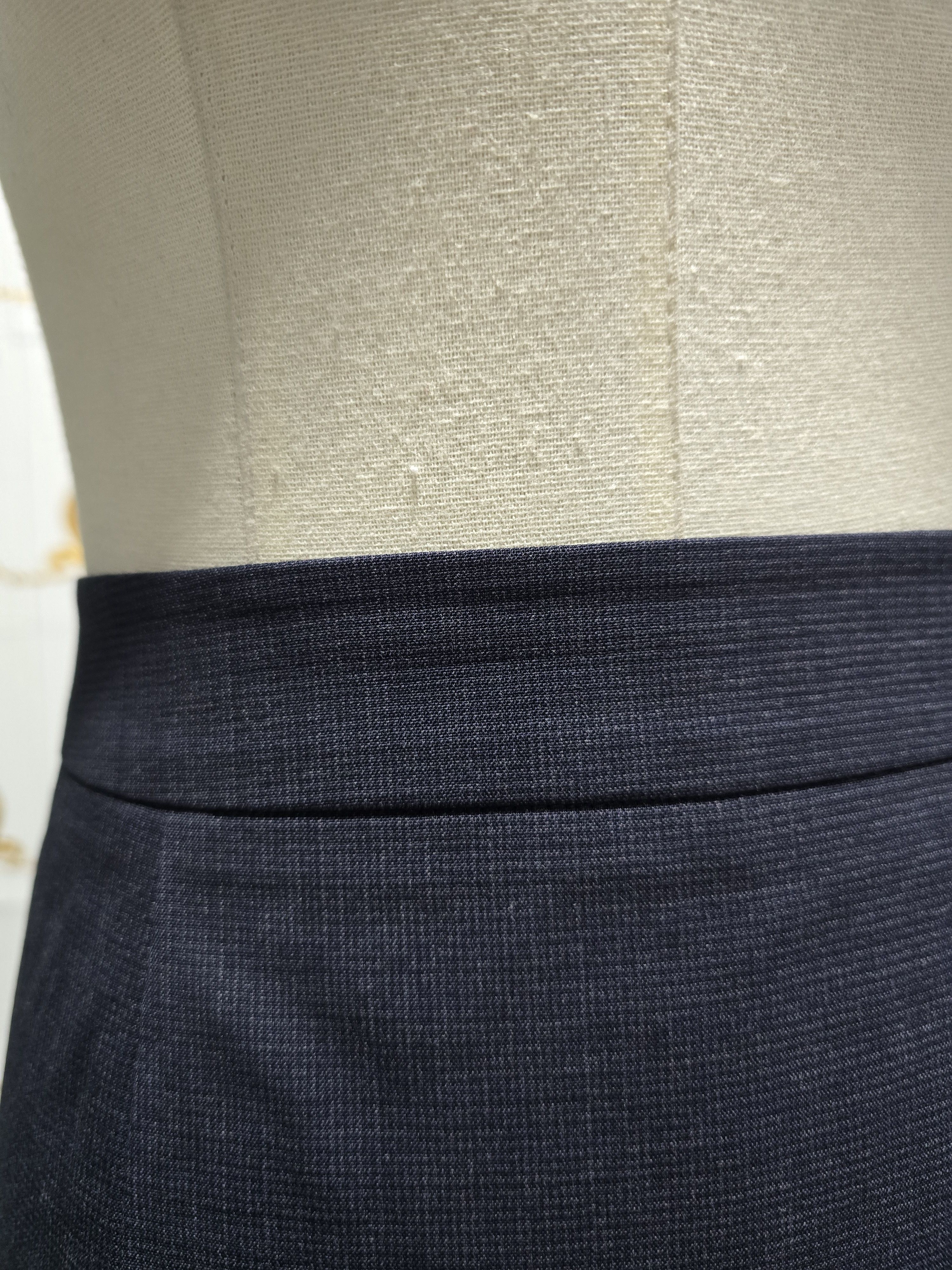 RED Valentino VALENTINO RED skirt women LUXURY BEAUTIFUL, ZIP Size 28" / US 6 / IT 42 - 5 Thumbnail