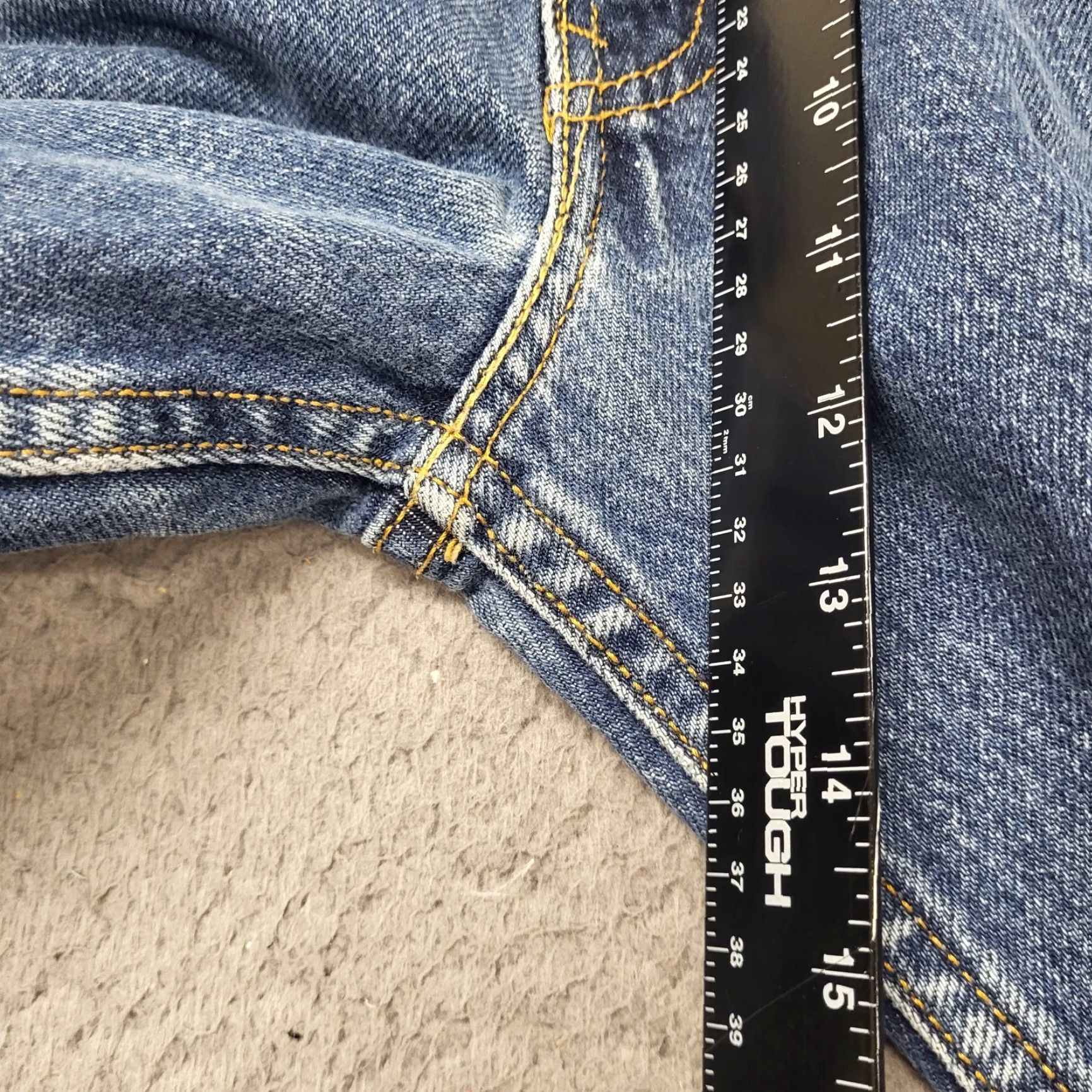 Levi's VINTAGE Levi's 550 Jeans Mens 36x34 Blue Denim Relaxed Fit Straight Leg 2004 Y2K USA Mens Size US 36 / EU 52 - 7 Thumbnail