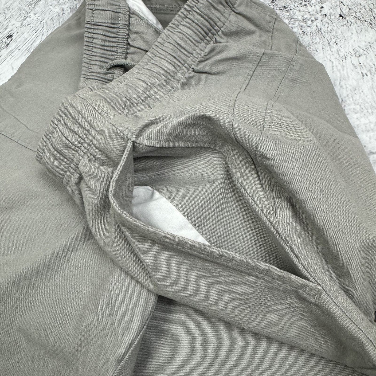 Nike Nike Men's gray Black Cotton Logo Solo Swoosh Cargo Shorts Size US 30 / EU 46 - 5 Thumbnail