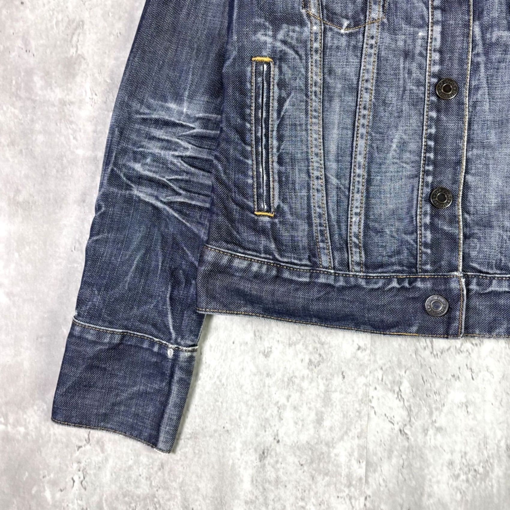 Gap Gap Denim Jacket Womens XS Dark Wash Distressed Trucker Jean Jacket Blue Y2K Denim Jacket Womens XS Blue Distressed Jeans Jacket Short Jacket Button Size 26" / US 2 / IT 38 - 6 Thumbnail