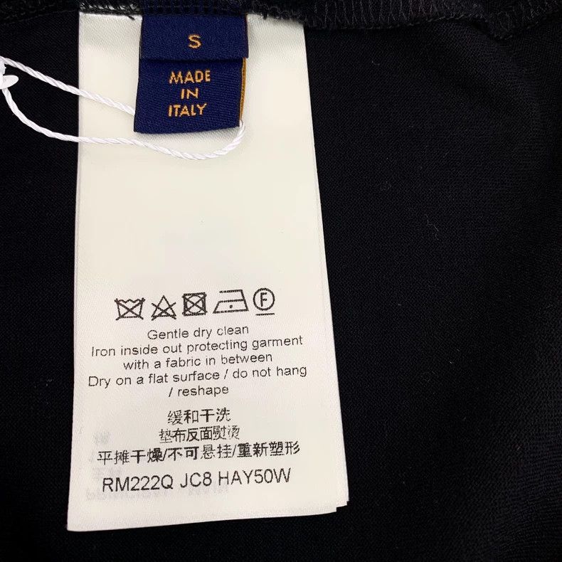 Louis Vuitton Louis Vuitton 22 black logo T shirts with short sleeves Size US S / EU 44-46 / 1 - 6 Thumbnail