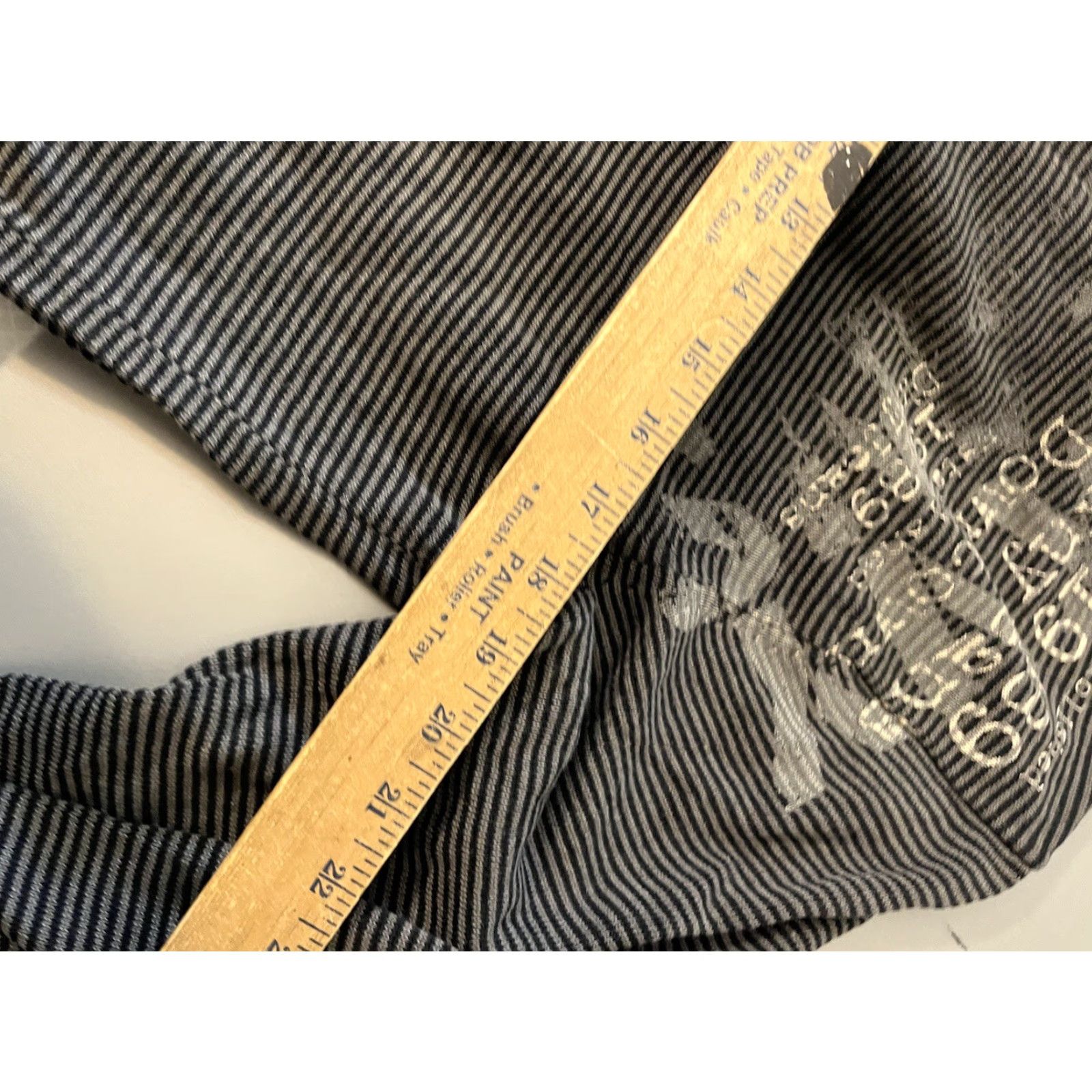 DKNY DKNY Jeans Gray Striped Graphic NYC Themed V Neck Cotton Sweater - M Men Casual Knit Pullover Crew Neck All Seasons Fall Winter Spring Size US M / EU 48-50 / 2 - 5 Thumbnail
