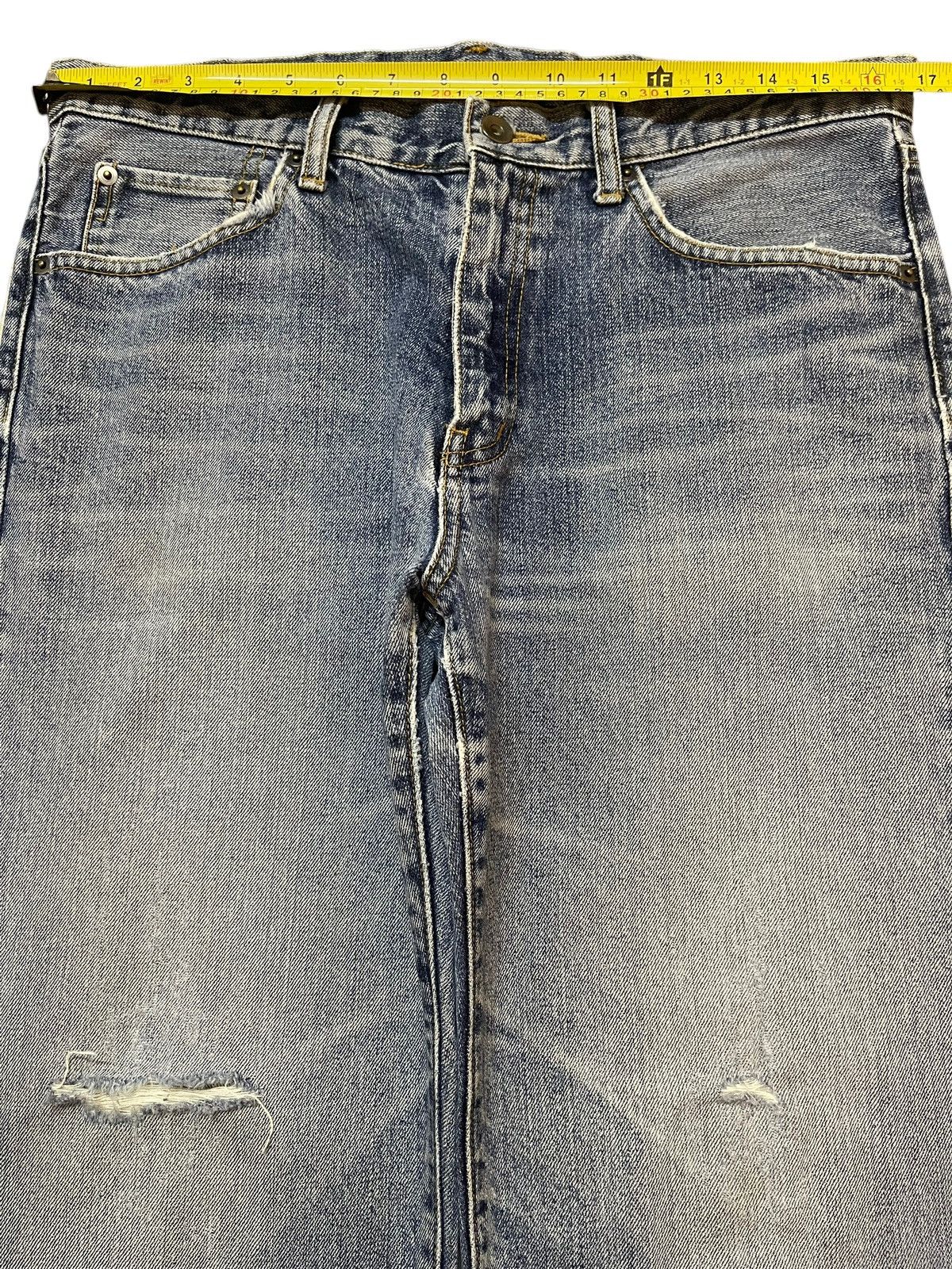 Uniqlo Vintage Japanese Uniqlo Blue Faded Wash Distress Loose Jeans Size US 33 - 11 Thumbnail