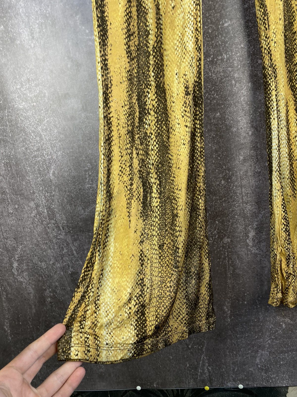 If Six Was Nine × Just Cavalli × Vintage Roberto Just Cavalli Women Snake Print Flared Jeans Pants Size 30" / US 8 / IT 44 - 3 Thumbnail