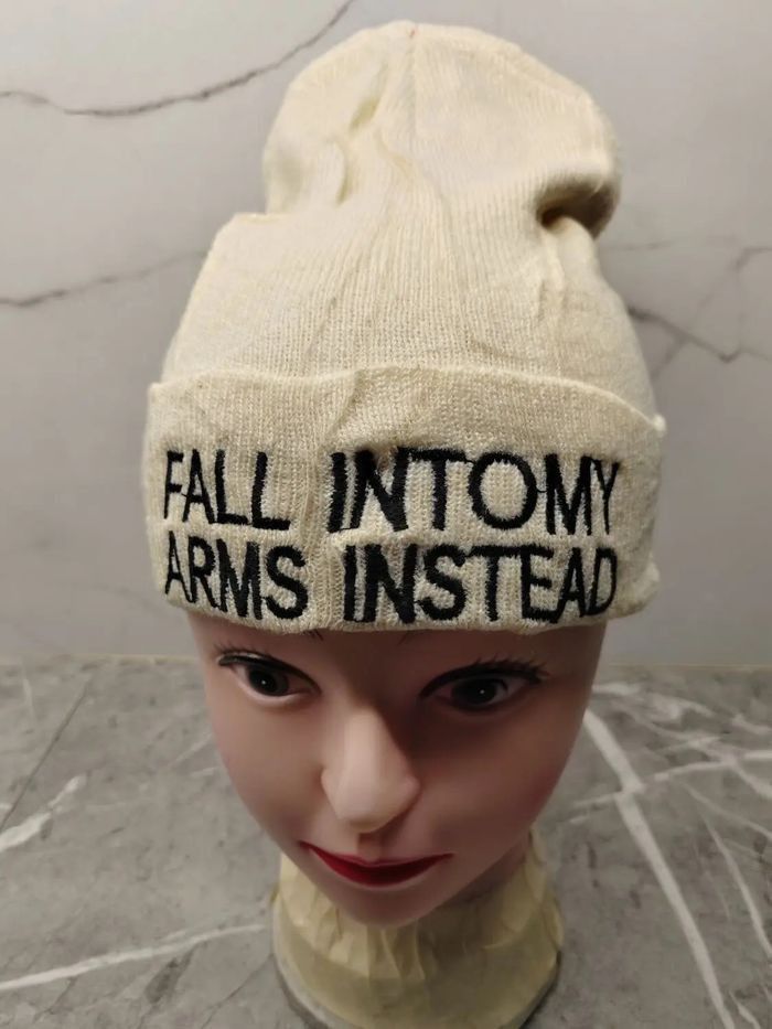 Japanese Brand Vintage Fall In To My Arms Instead Snowcap Beanie Size ONE SIZE - 2 Thumbnail