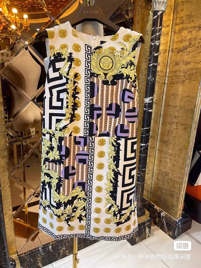 Versace Versace Classic dress Size M / US 6-8 / IT 42-44 - 2 Thumbnail