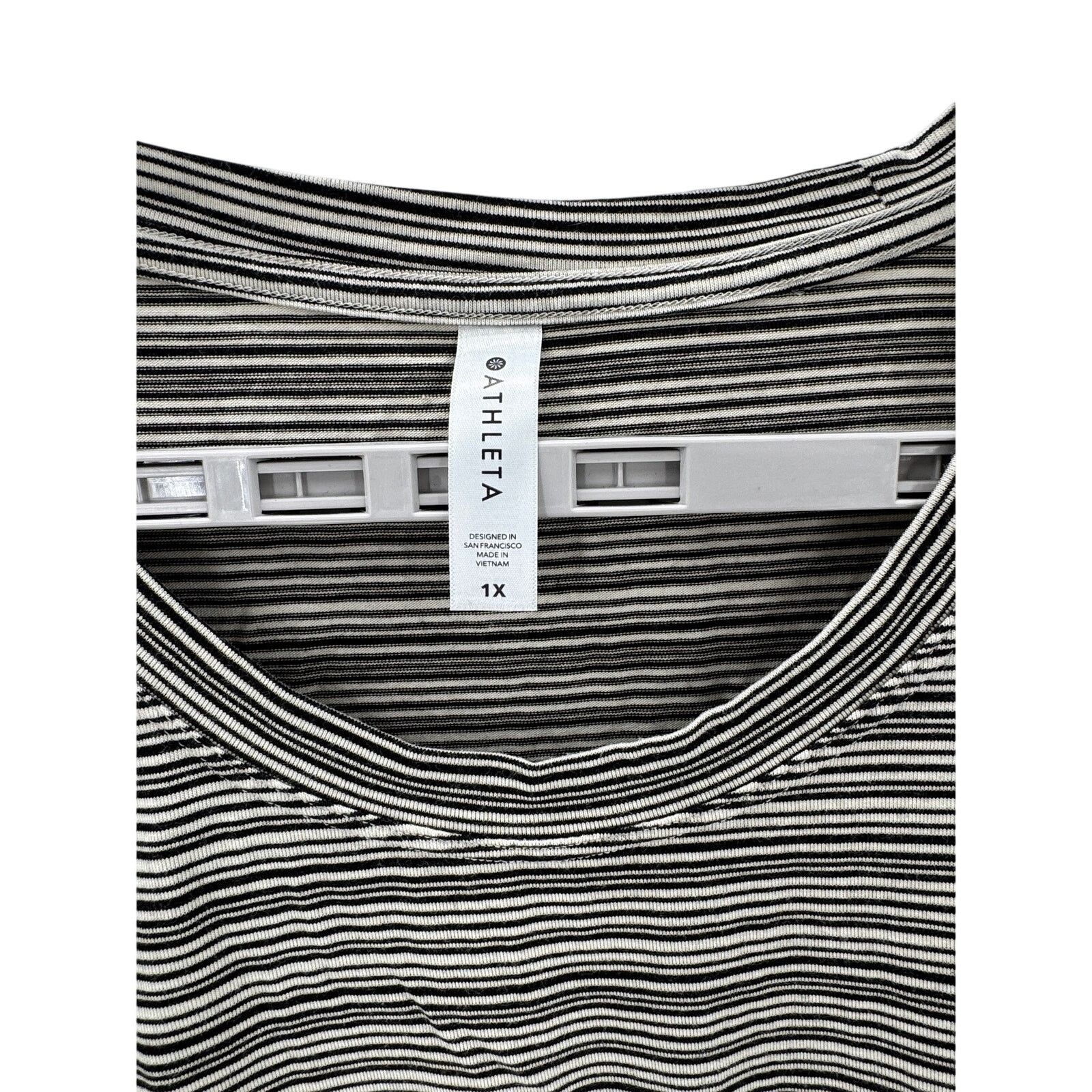 Athleta Athleta Cloudlight Stratus Striped T-shirt V-neck 1X Size XL / US 12-14 / IT 48-50 - 3 Thumbnail
