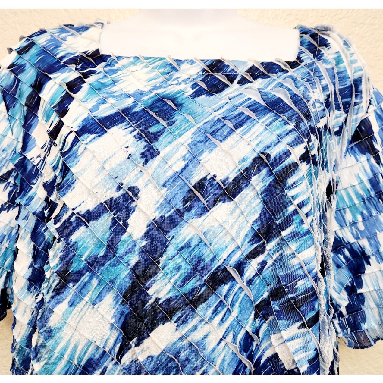 Other Alfred Dunner Blue White Ruffle Pleats Short Sleeve Top 2X Size XXL / US 16-18 / IT 52-54 - 2 Thumbnail