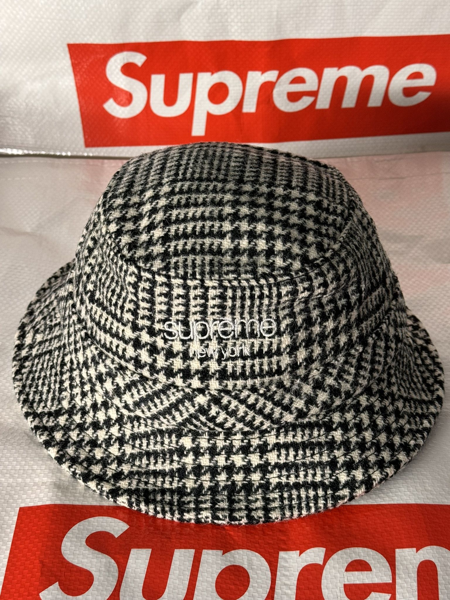 Supreme Classic Logo Crusher BlackL Supreme SS24 Chino Twill