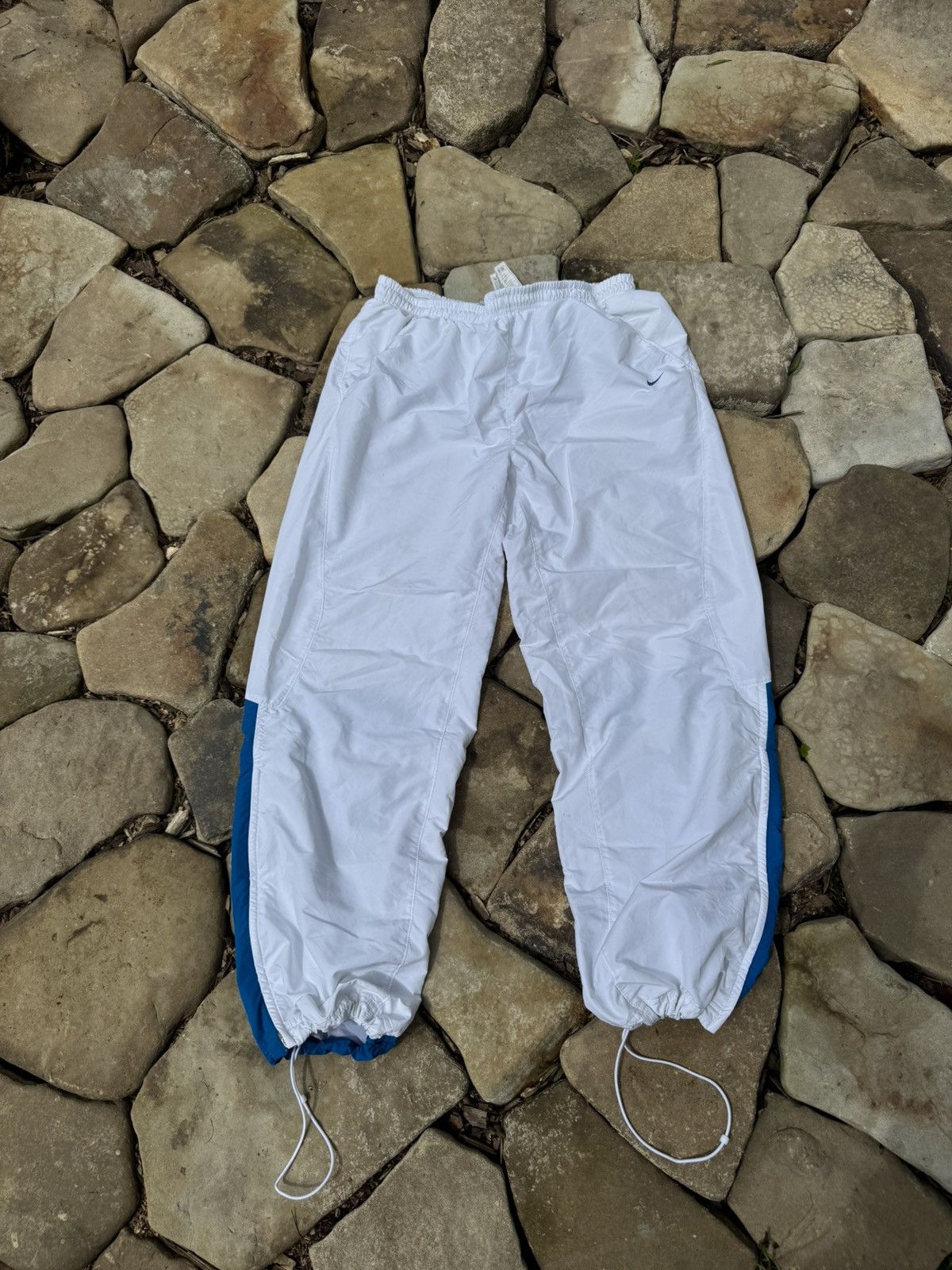 Vintage Vintage Nike Nylon Bagy Y2k Pants Size US 34 / EU 50 - 1 Thumbnail