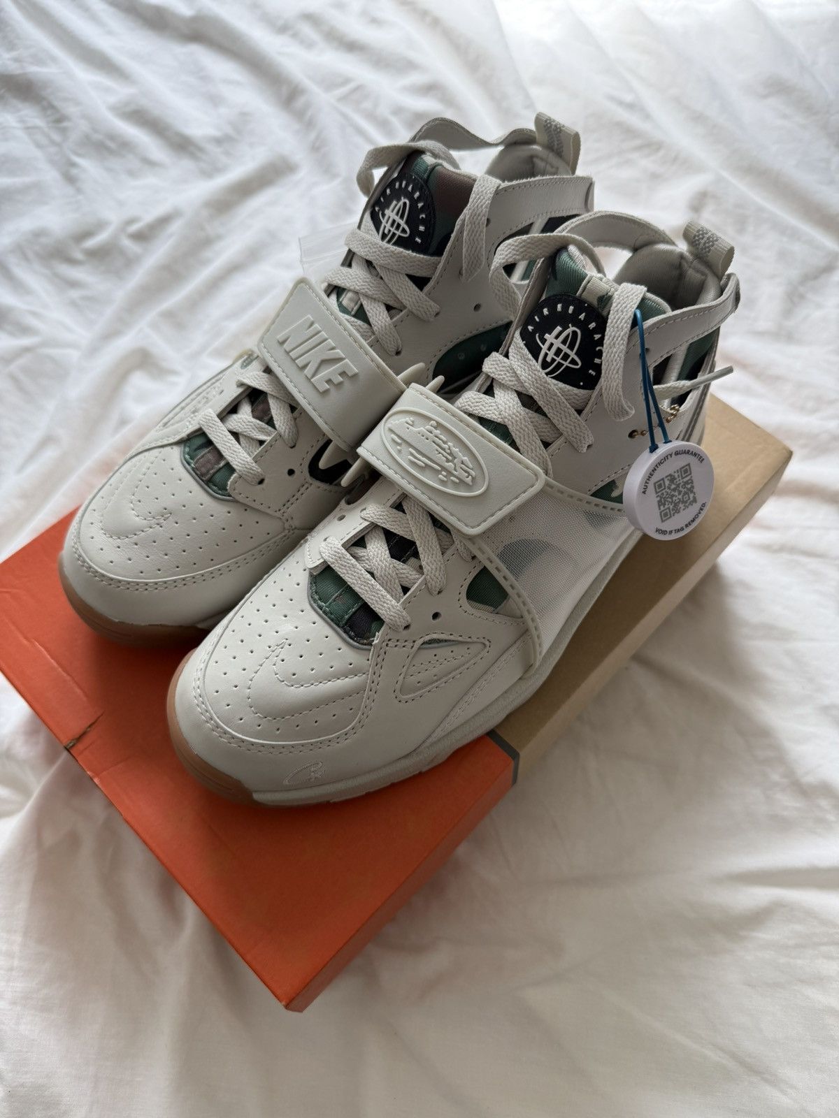 Corteiz × Nike NIKE CORTEIZ AIR HUARACHE TRAINERS Size US 9.5 / EU 42-43 - 6 Thumbnail