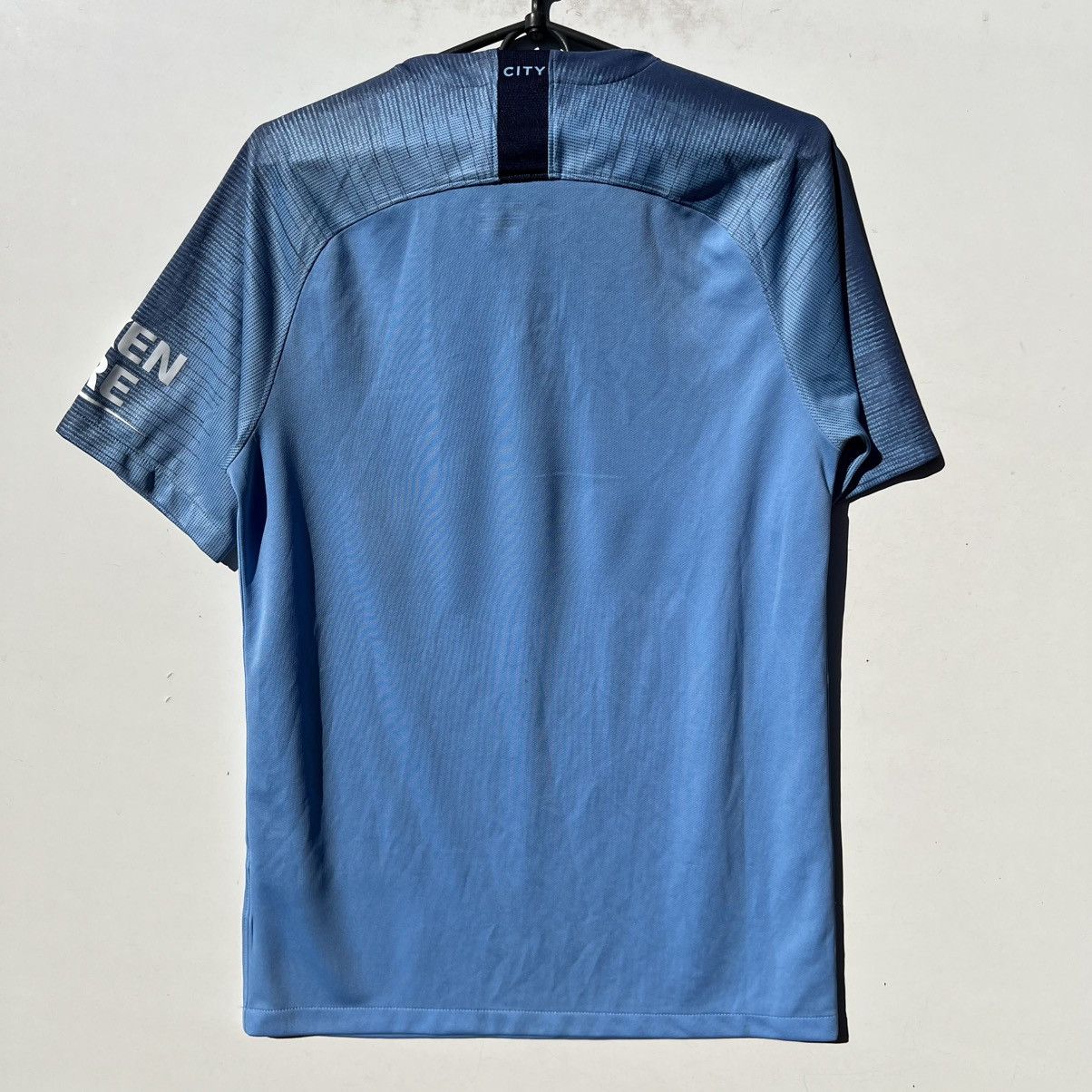 Nike MANCHESTER CITY 2018 2019 FOOTBALL SHIRT SOCCER JERSEY NIKE Size US S / EU 44-46 / 1 - 8 Thumbnail
