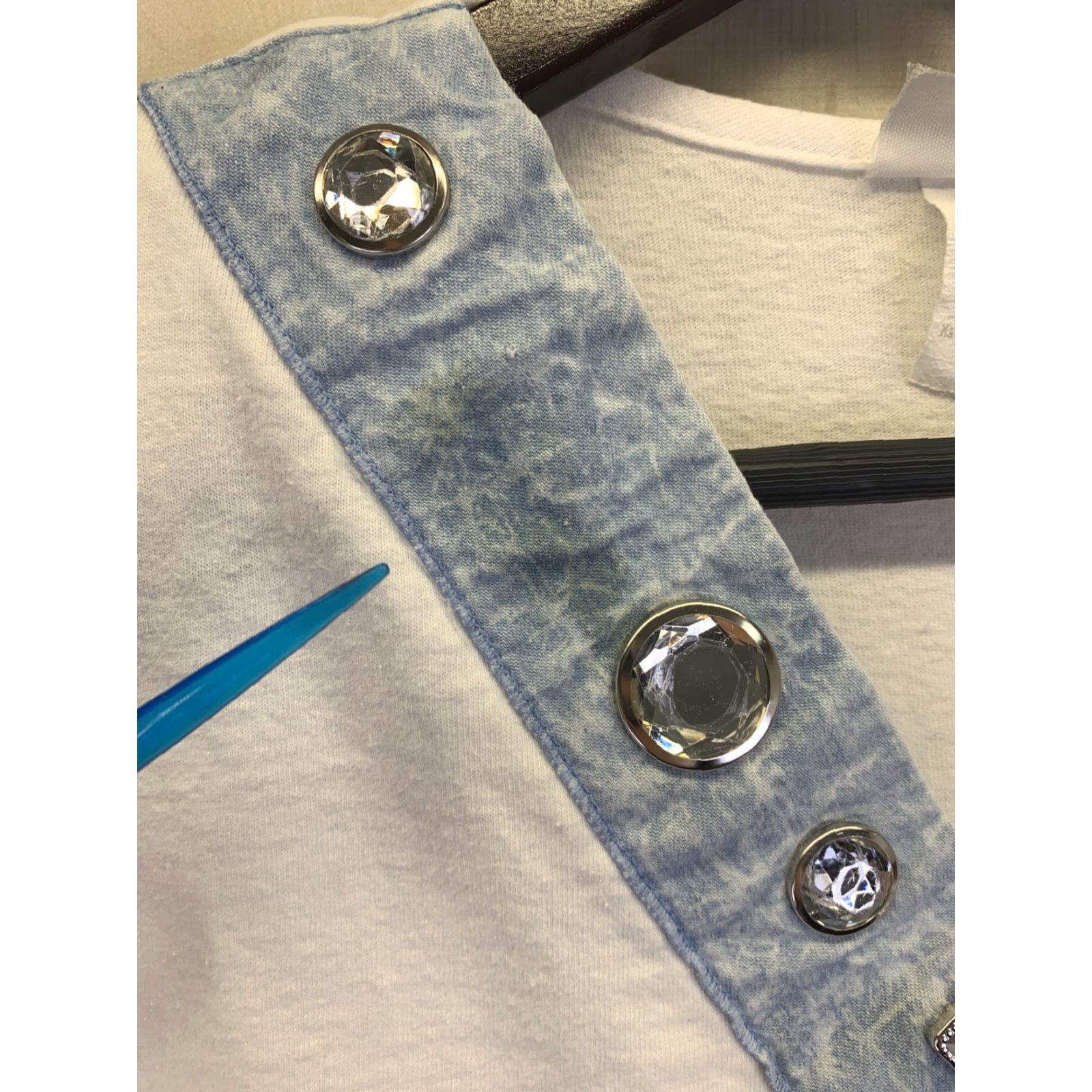 Denime VINTAGE 1990s Made in USA Faux Denim Jewled Collar Womens Shirt L White/Blue 1990s Womens Shirt Size L / US 10 / IT 46 - 5 Thumbnail