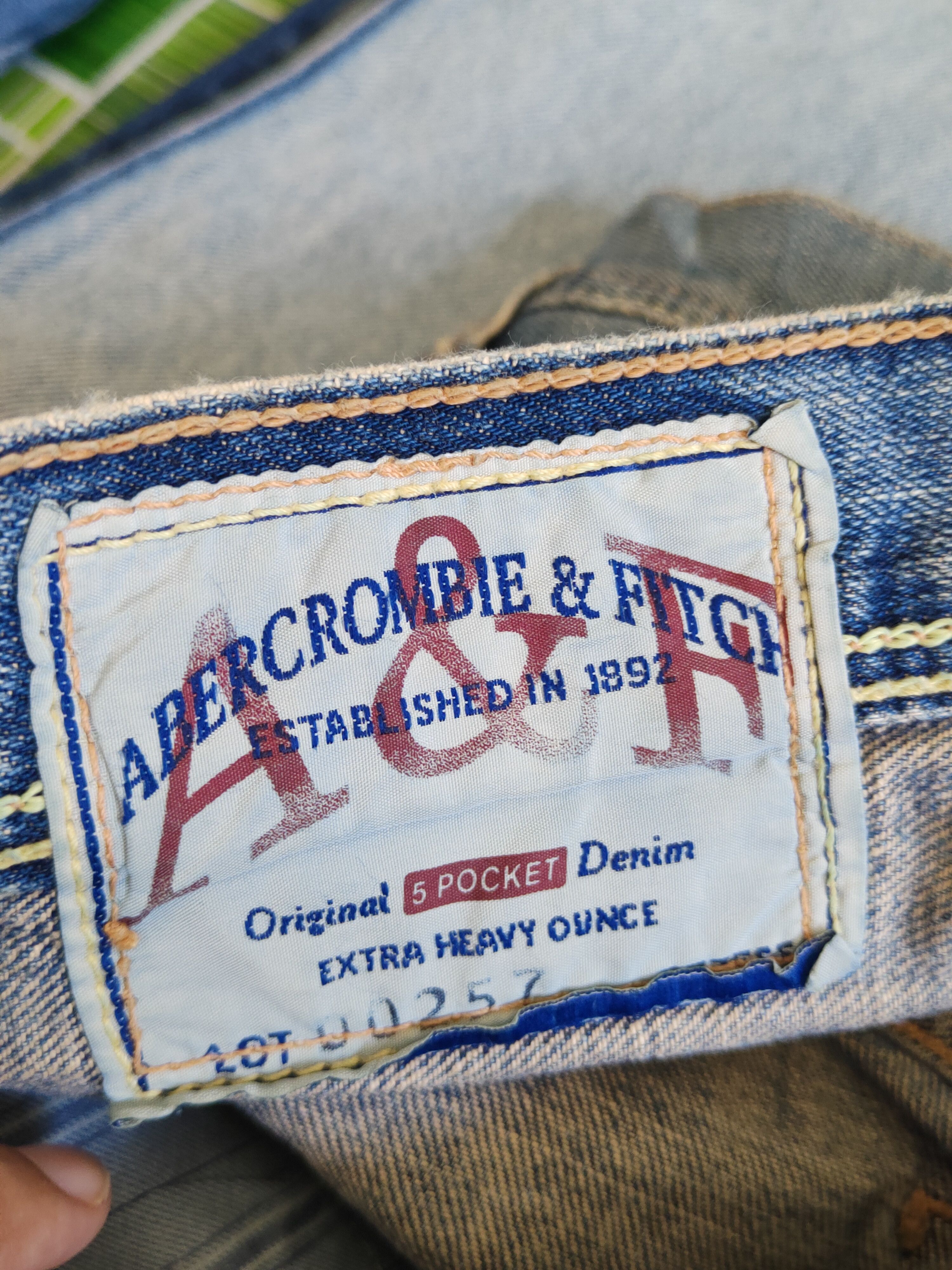 Abercrombie & Fitch Abercrombie &Fitch baggie Faded Ripped Jeans #S1649 Size US 31 - 16 Thumbnail