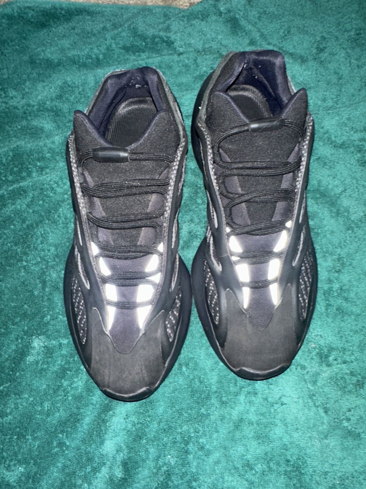 Yeezy Yeezy 700 Dark Glow VNDS 9.5 Size US 9.5 / EU 42-43 - 4 Thumbnail