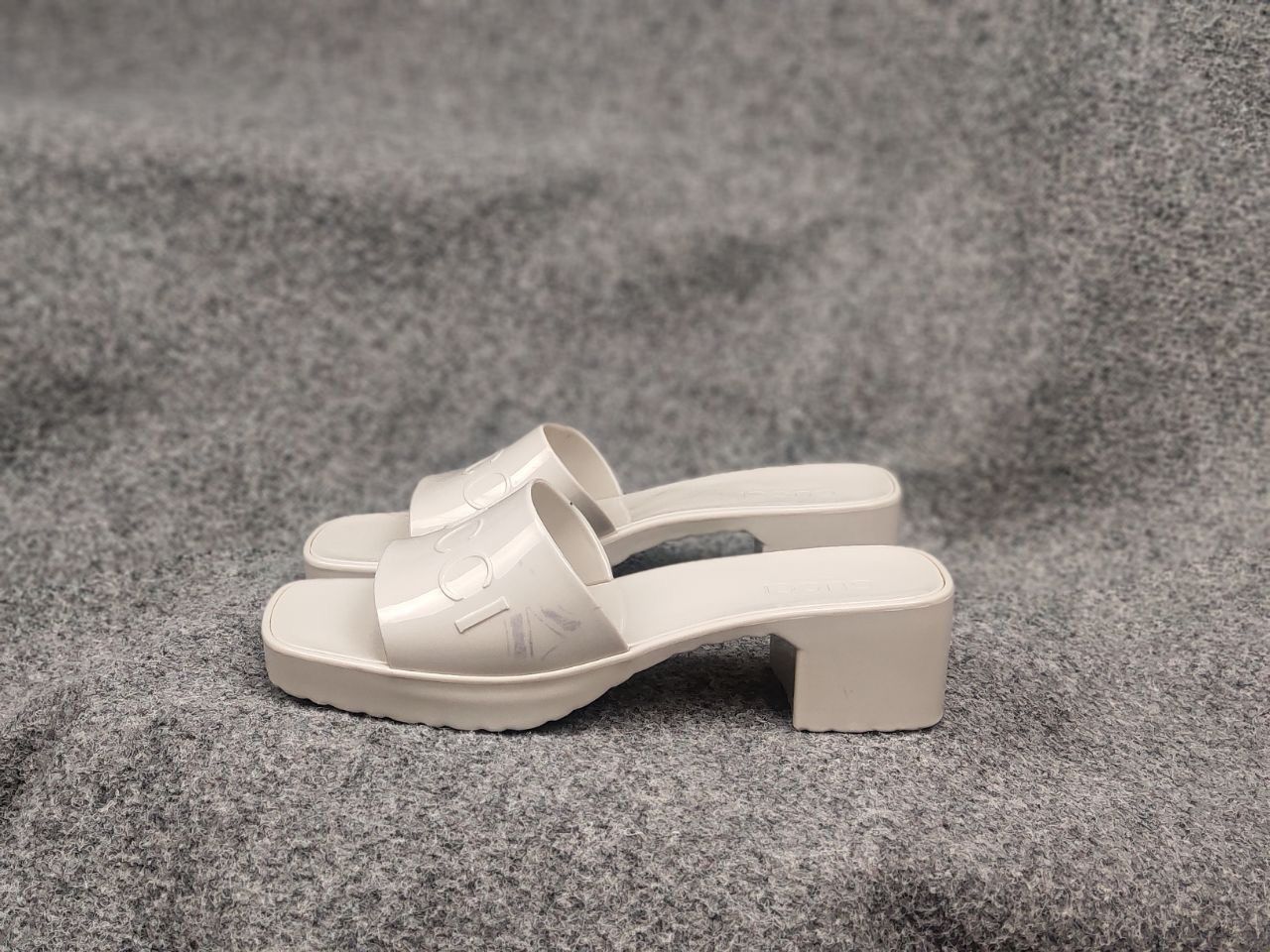 Gucci Gucci Rubber Logo Platform Slide Sandal Mystic White Mules Size US 11 / IT 41 - 9 Thumbnail