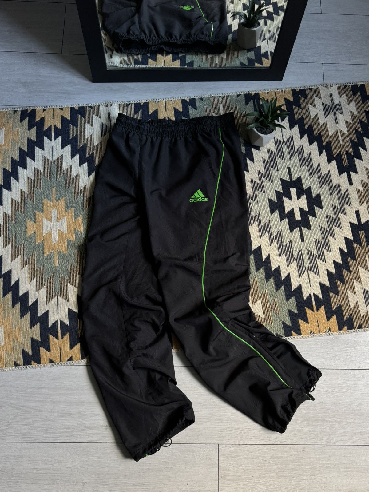 Adidas Vintage Adidas Nylon Logo Y2K Baggy Pants Size US 30 / EU 46 - 1 Thumbnail