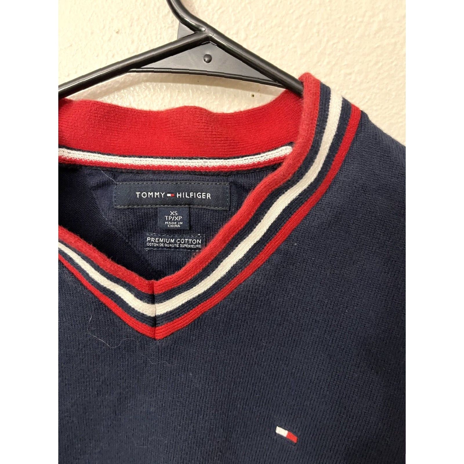 Tommy Hilfiger Tommy Hilfiger Sweater Mens XS Navy Blue V-Neck Cotton Knit Pullover Logo Mens Size US XS / EU 42 / 0 - 2 Thumbnail