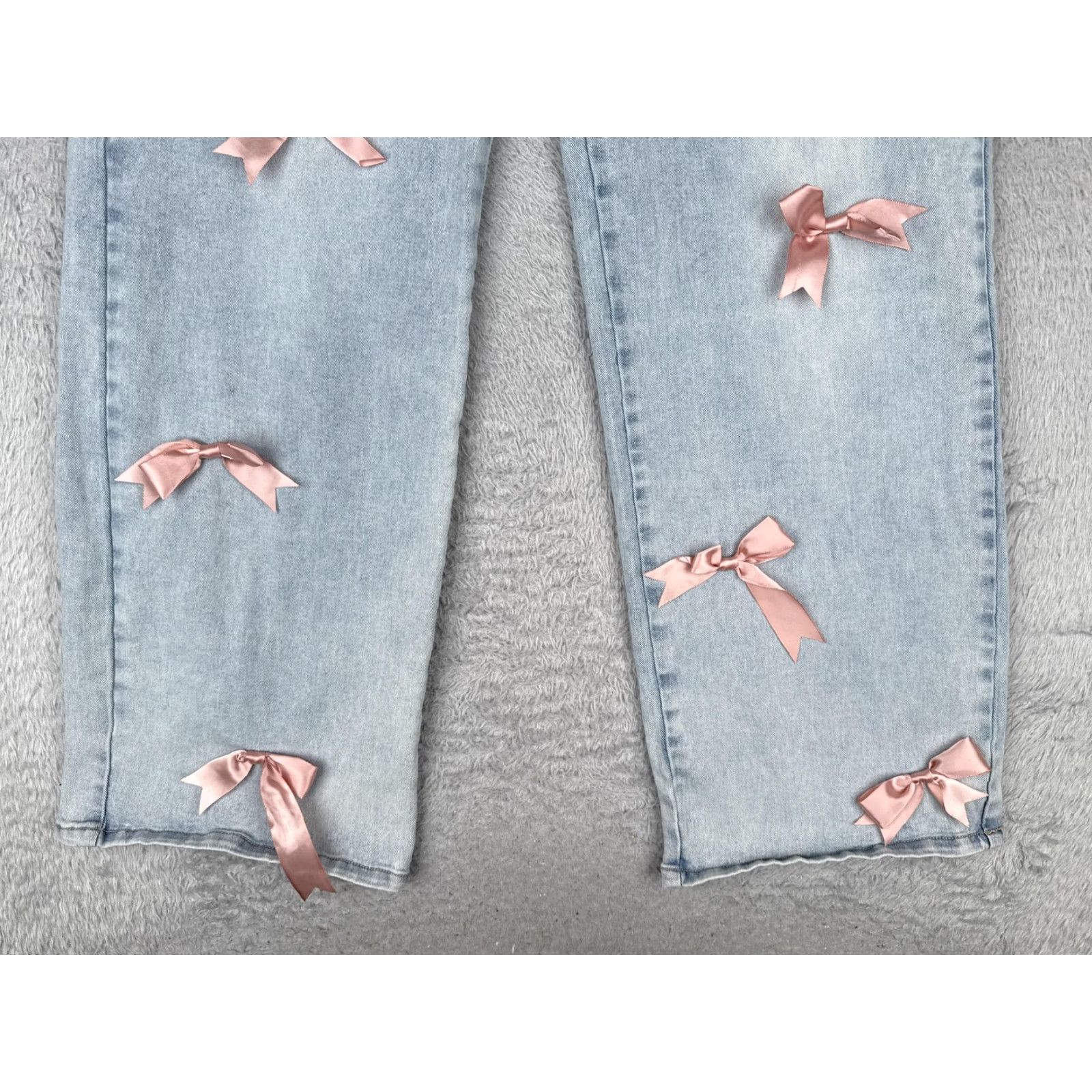 Vintage Refuge Denim Jeans Womens 9 Light Wash High Rise Wide-Leg Bow Embellished 90s Satin Ribbon Pockets Size 30" / US 8 / IT 44 - 2 Thumbnail
