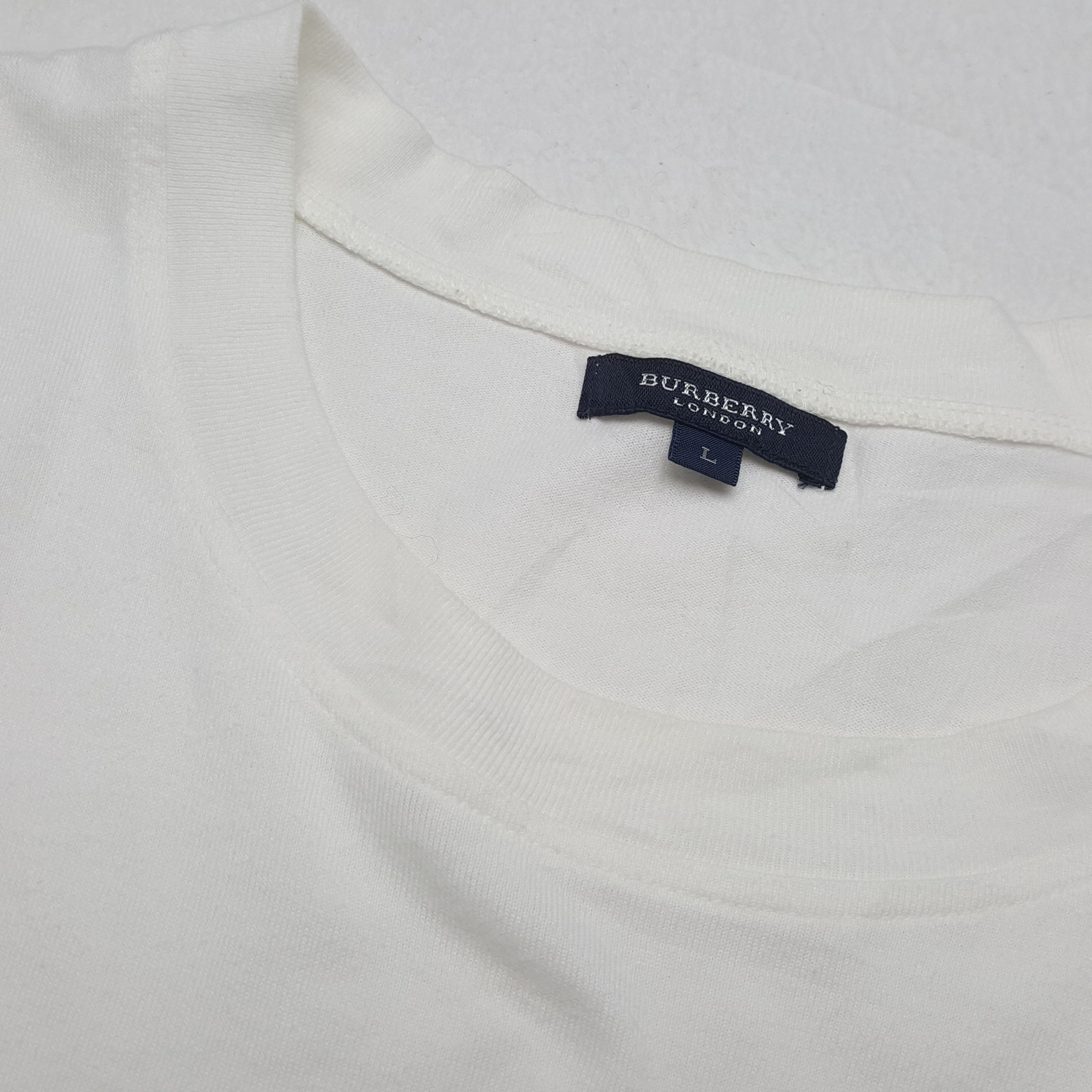 Burberry × Vintage BURBERRY LONDON Luxury Brand Center Logo Spellout Tshirt Size US L / EU 52-54 / 3 - 7 Thumbnail