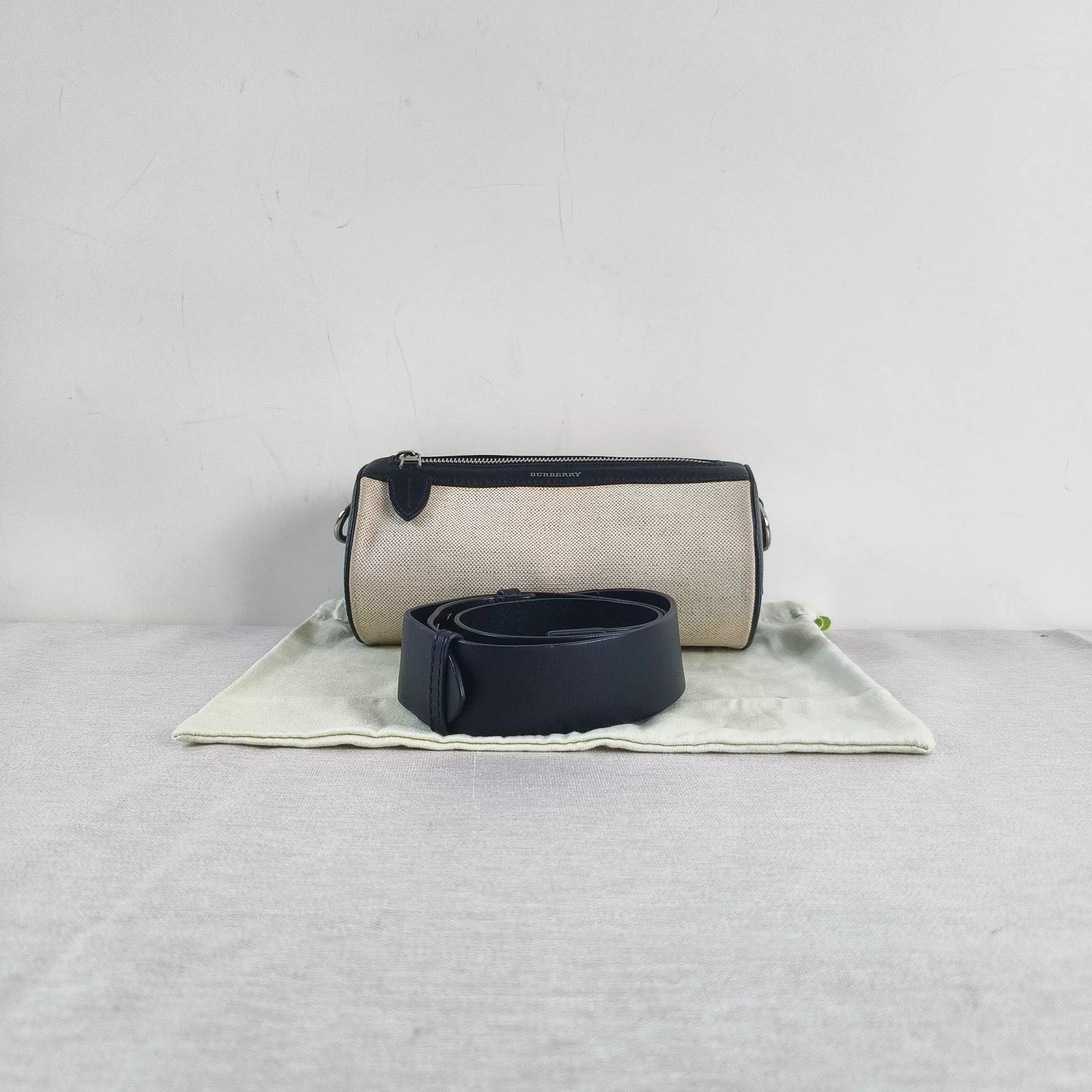 Burberry Pre-loved Bag Very good condition Size ONE SIZE - 1 Thumbnail