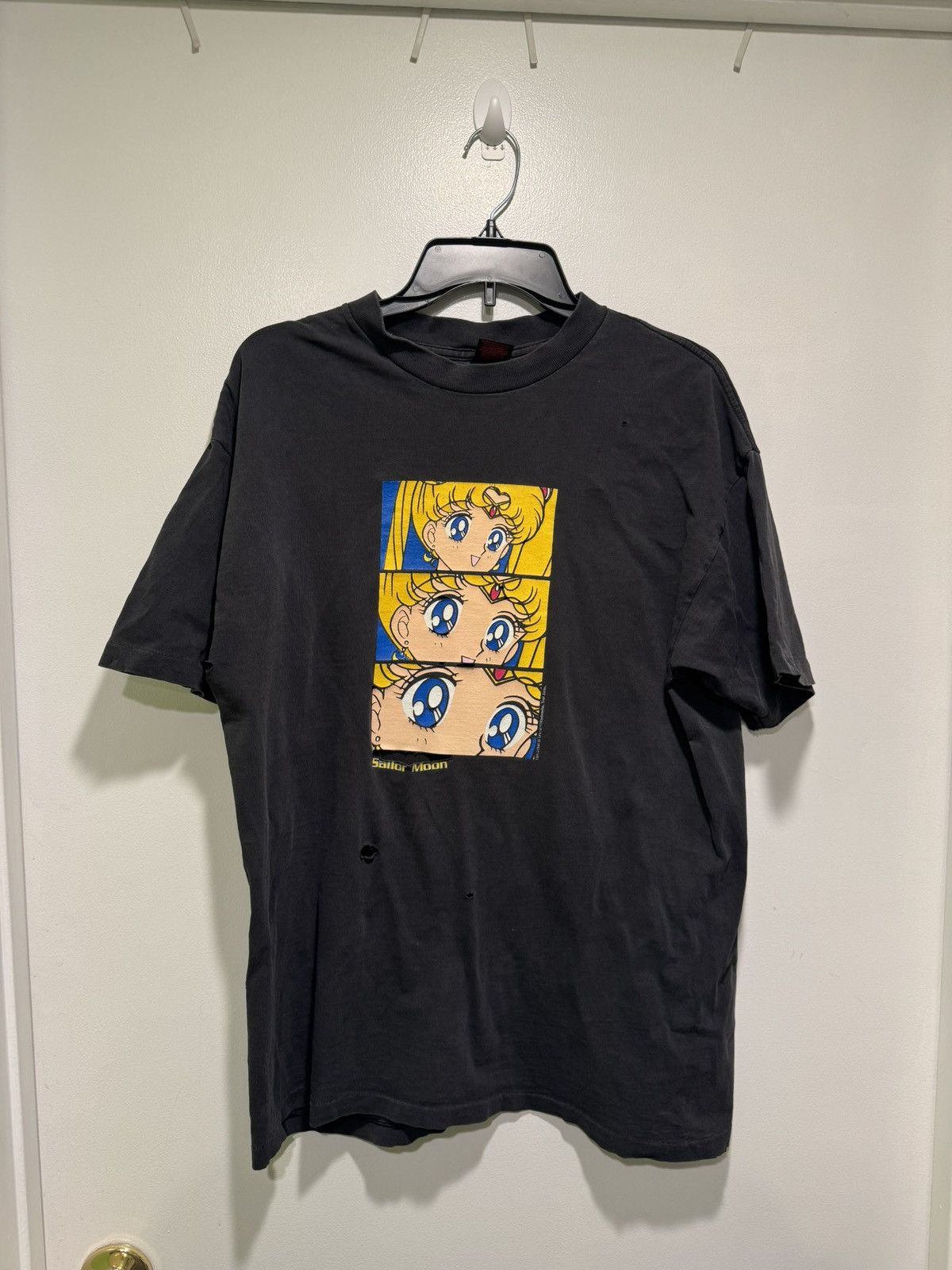 Anime × Fashion Victim × Vintage Vintage The Eyes Sailor Moon 1998 Fashion Victim Thrashed Size US L / EU 52-54 / 3 - 1 Thumbnail