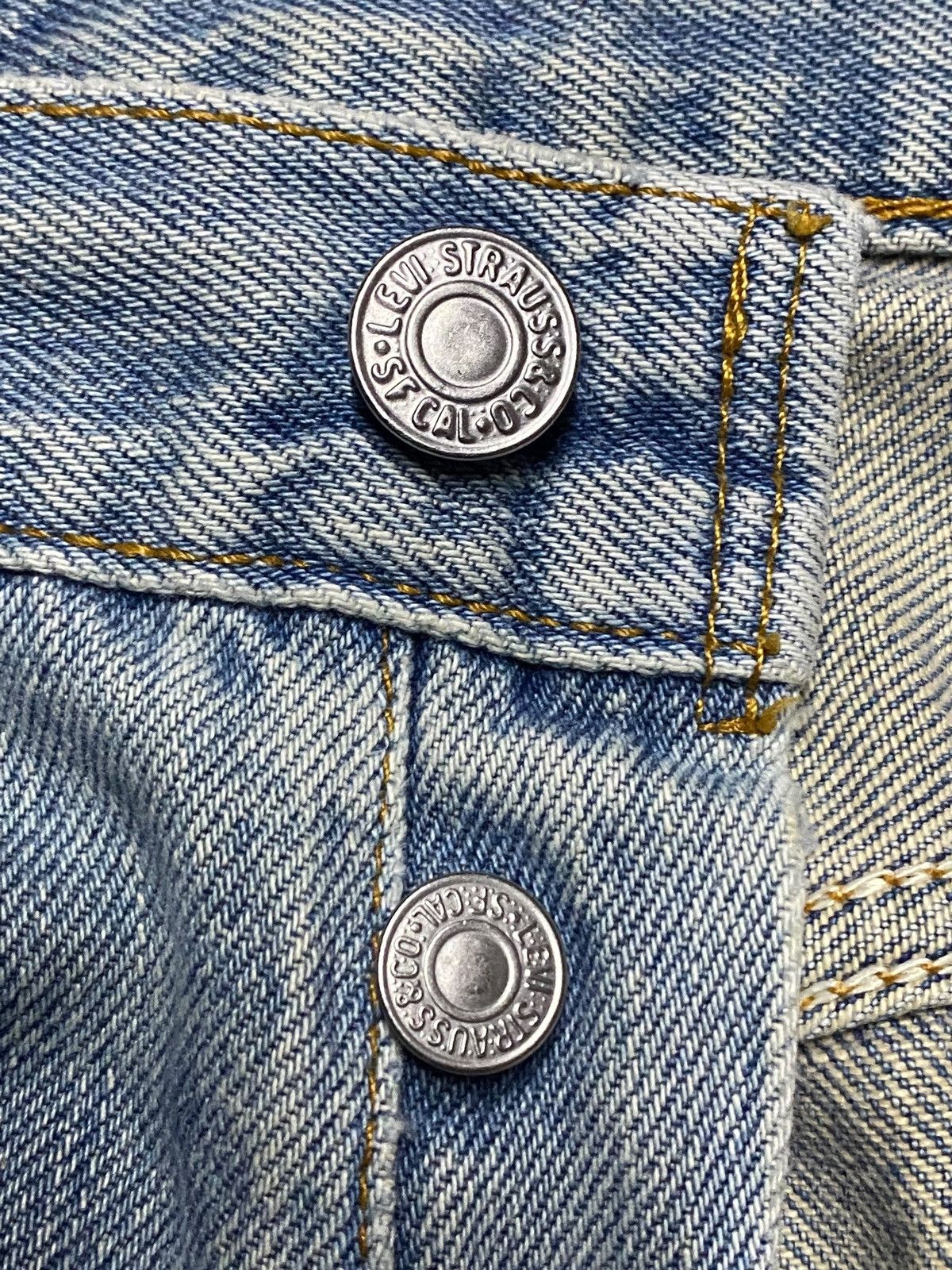 Levi's Vintage Clothing Vintage Levis 501 90’s Faded Light Wash Loose Jeans Size US 31 - 8 Thumbnail