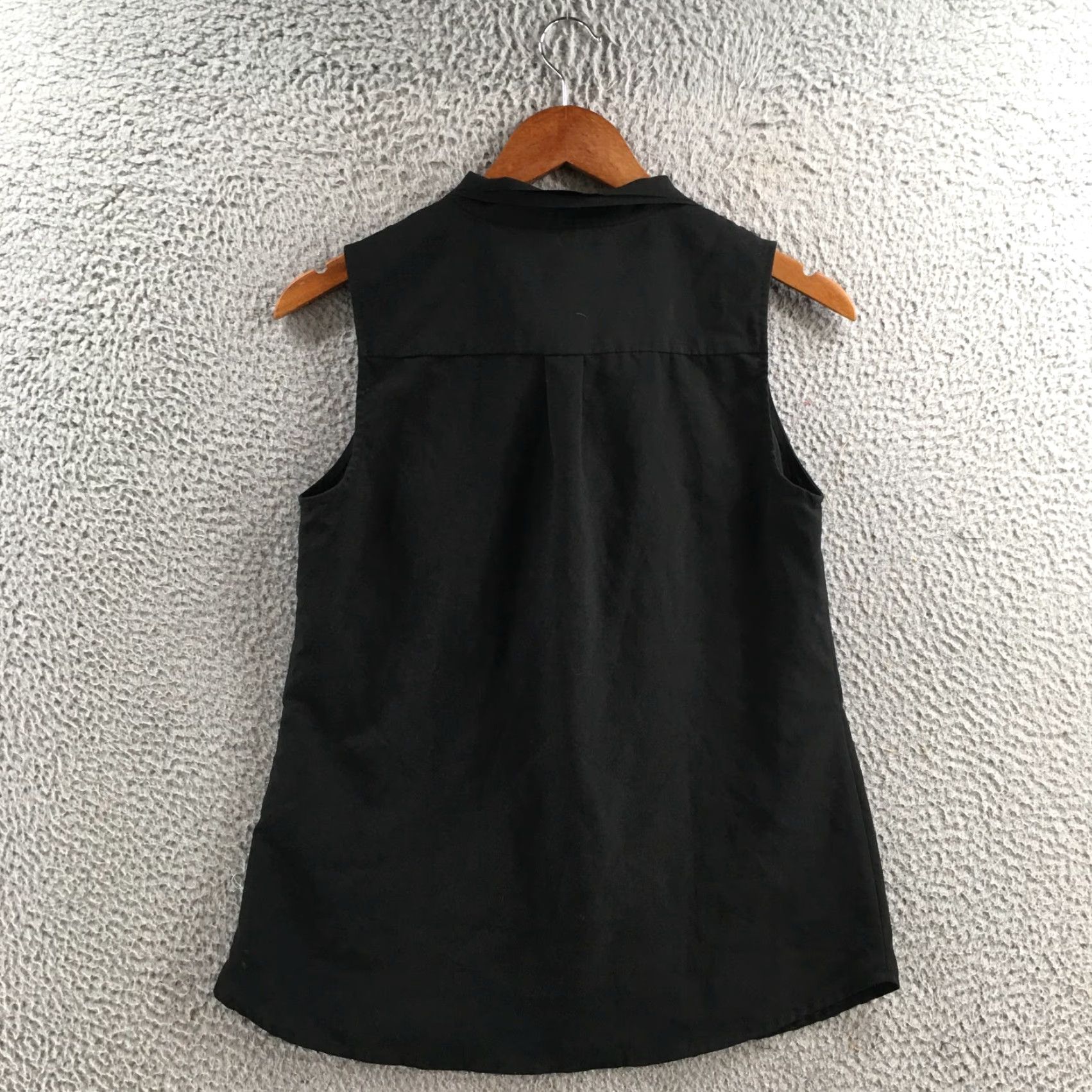 Banana Republic Banana Republic Blouse Womens XS Black Sleeveless Ruffle V Neck Lightweight Top Size XS / US 0-2 / IT 36-38 - 7 Thumbnail