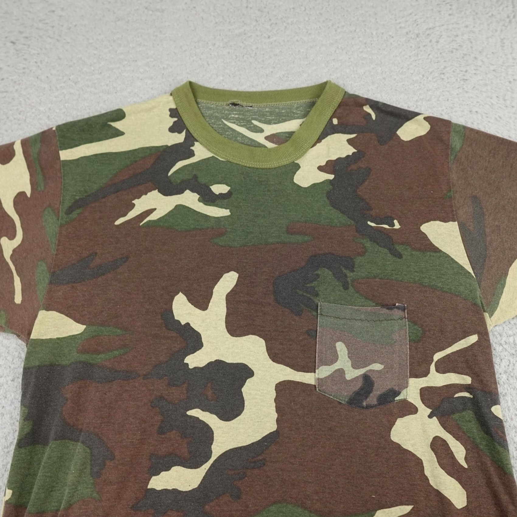 Vintage VINTAGE Camouflage Shirt Mens Large Green Brown Camo Pocket Tee Military Outdoors Soft 90s Size US M / EU 48-50 / 2 - 2 Thumbnail