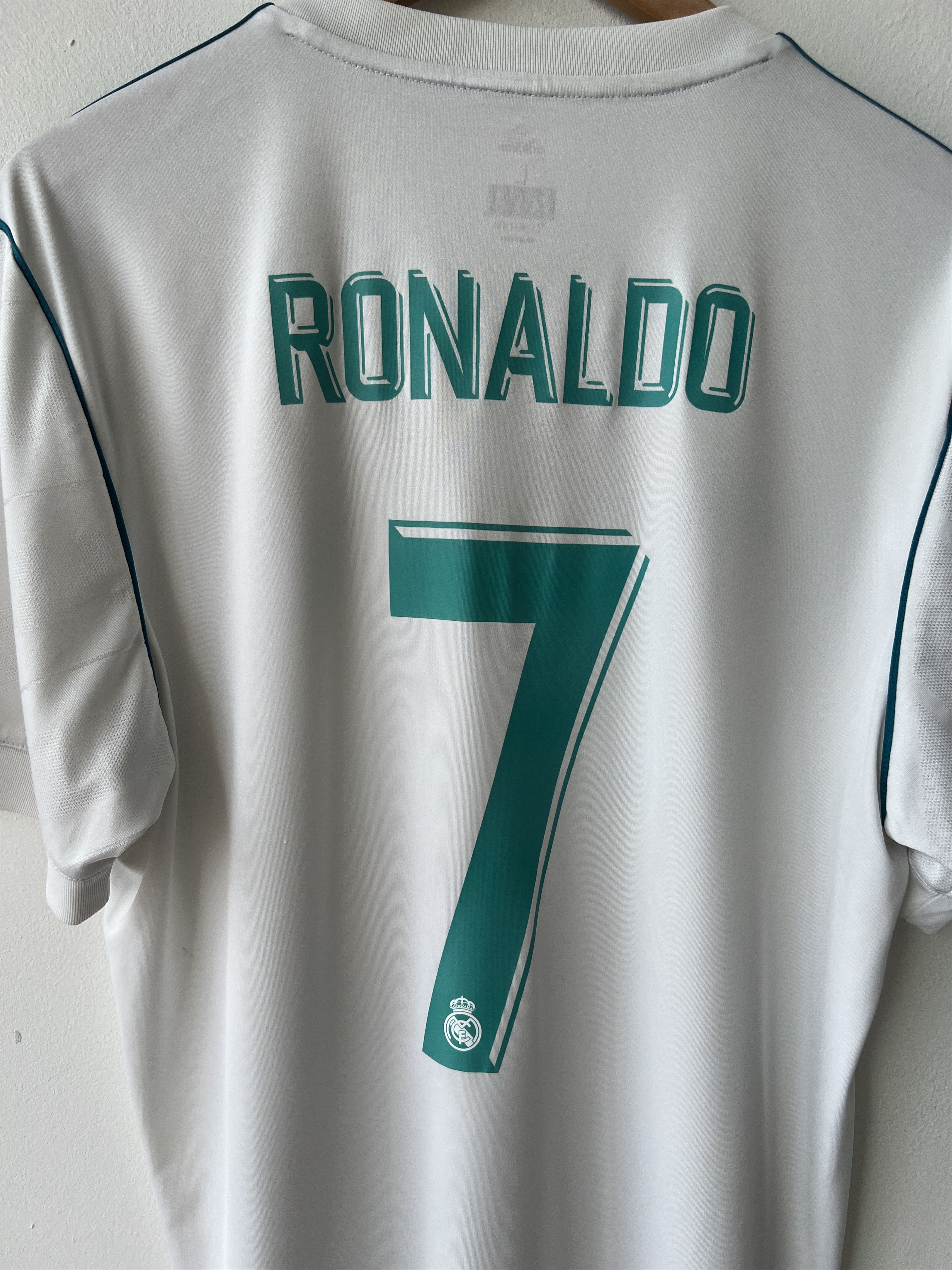 Adidas (L) Real Madrid 2017-18 Home Kit Ronaldo #7 Size US L / EU 52-54 / 3 - 8 Thumbnail