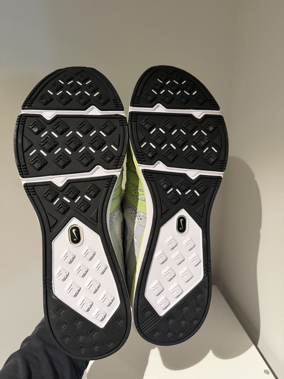 Nike Nike Flyknit Trainer Volt White sz 9 Size US 9 / EU 42 - 5 Thumbnail