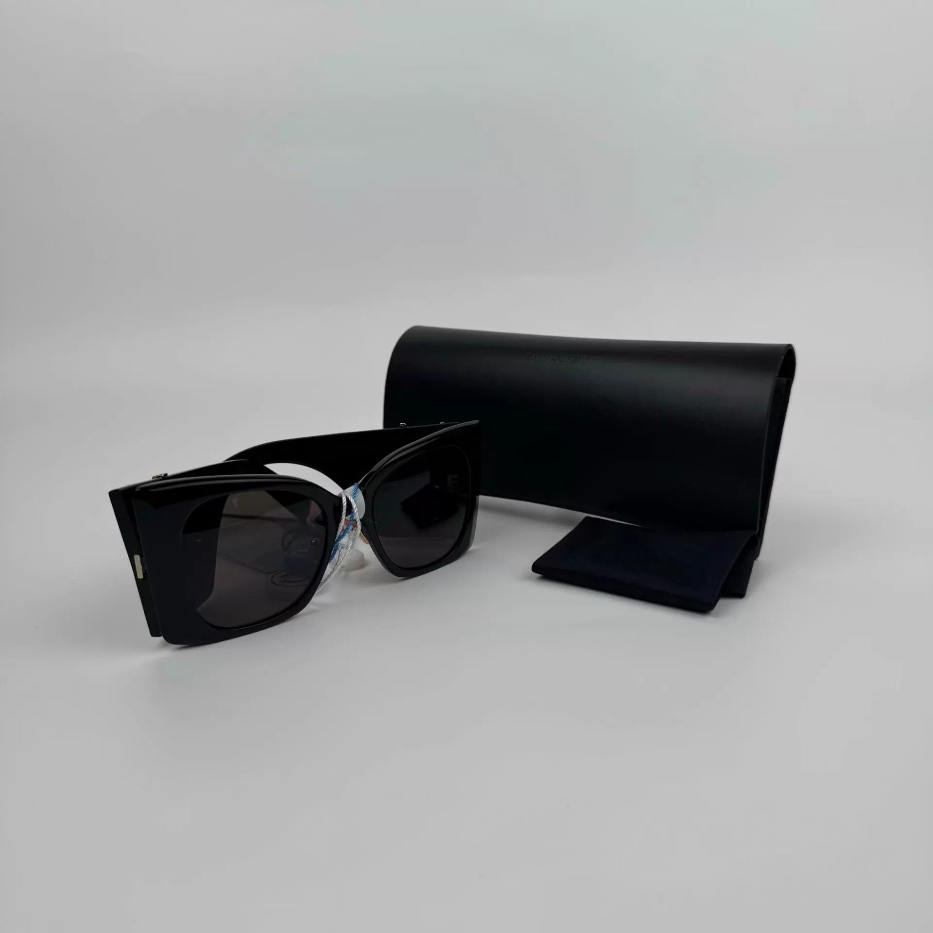 Yves Saint Laurent YSL side large logo black resin sunglasses Size ONE SIZE - 3 Thumbnail