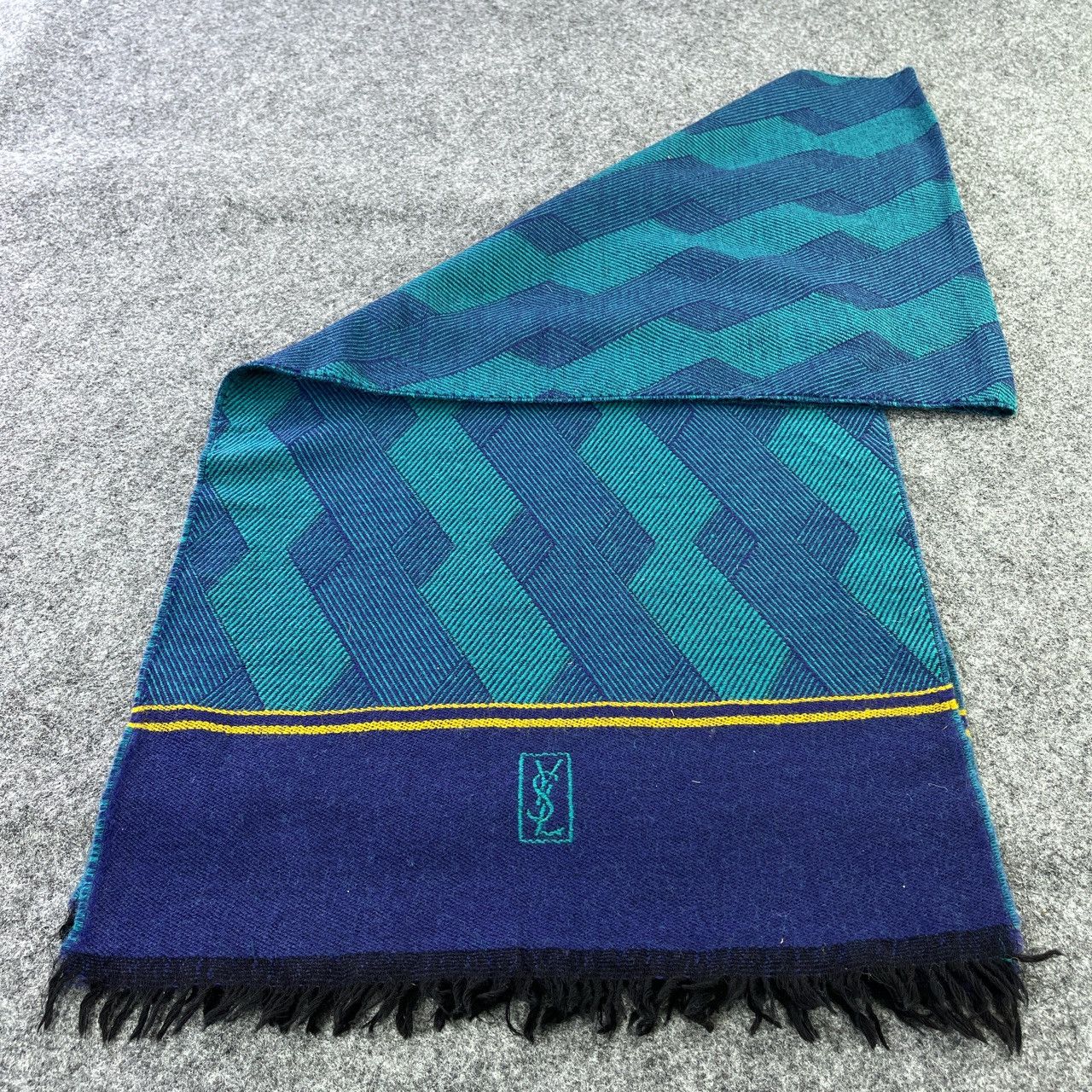 Vintage Yves Saint Laurent Scarf / Muffler / Neckwear T727 Size ONE SIZE - 3 Thumbnail
