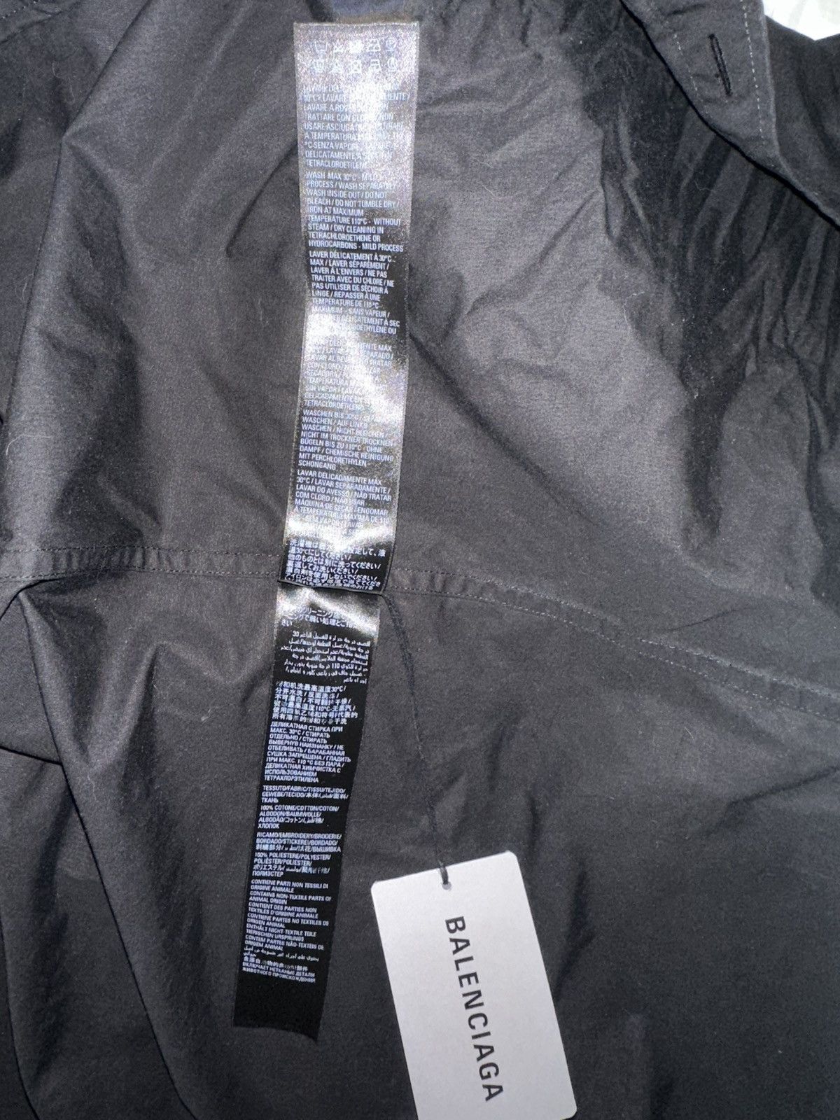 Balenciaga balenciaga Outerwear Oversize Cotton Poplin Shirt Size US S / EU 44-46 / 1 - 4 Thumbnail