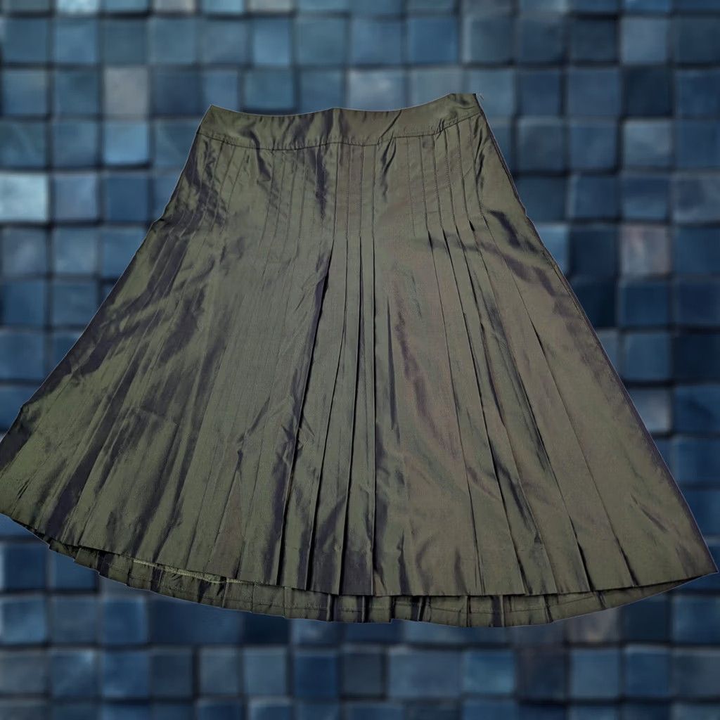 Vintage VINTAGE Carlisle Green Silk Blend Midi A-Line Skirt Side Zip Women 2 (28 Waist) 90s Fashion Maxi Style Country of Origin: China Size 26" / US 2 / IT 38 - 1 Thumbnail