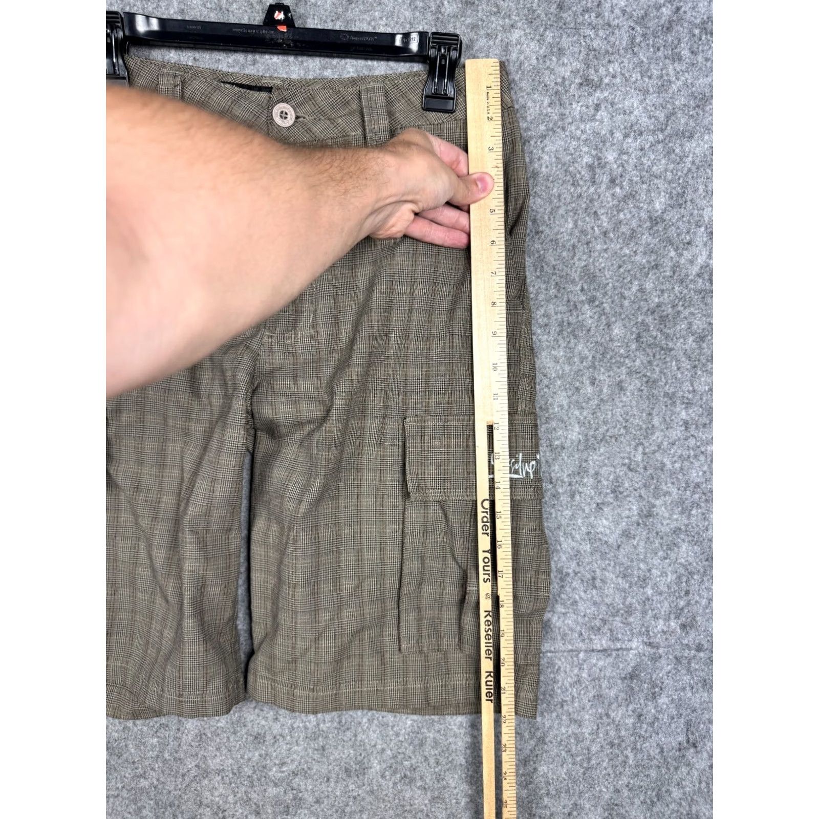 Quiksilver Quiksilver Cargo Shorts Men's 30 Beige Plaid Embroidered Poly Blend Y2K Poly Blend Cargo Shorts 30" Beige Mens Size US 30 / EU 46 - 7 Thumbnail