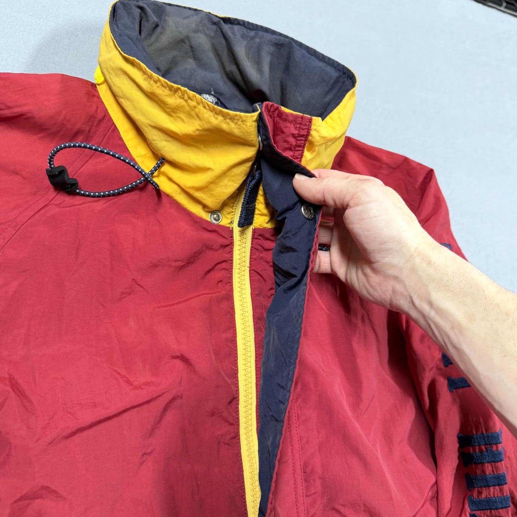 Tommy Hilfiger VINTAGE Tommy Hilfiger Jacket Mens Large Red Hooded Windbreaker 90s Logo Embroidered Zip Pockets Lightweight Size US L / EU 52-54 / 3 - 7 Thumbnail