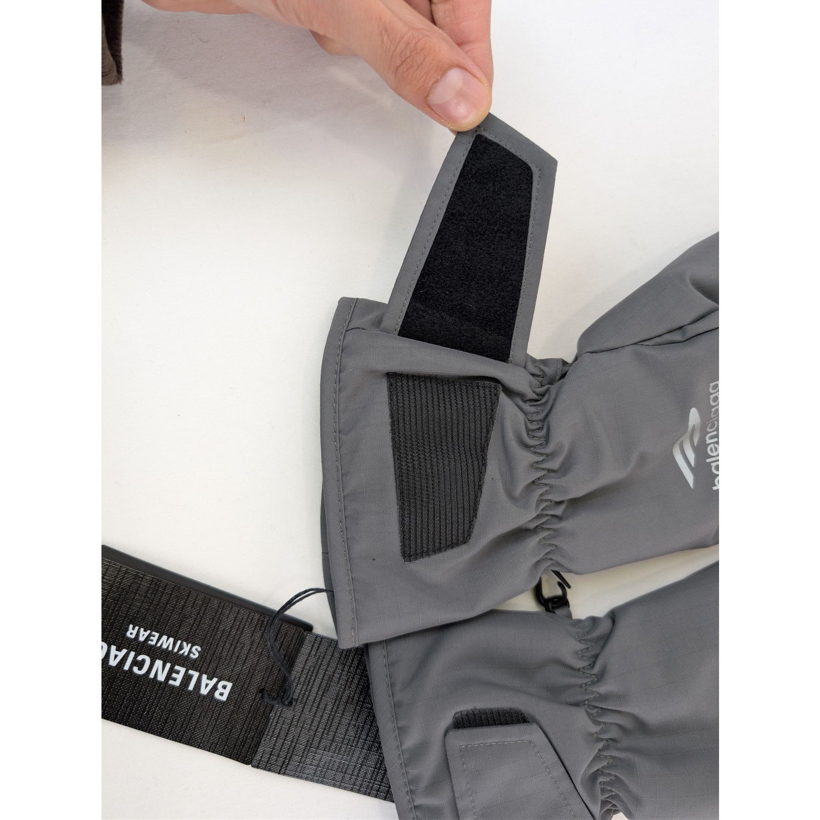 Balenciaga o1rshd1 Size: S / Ripstop Ski Gloves in Dark Grey Size ONE SIZE - 10 Thumbnail