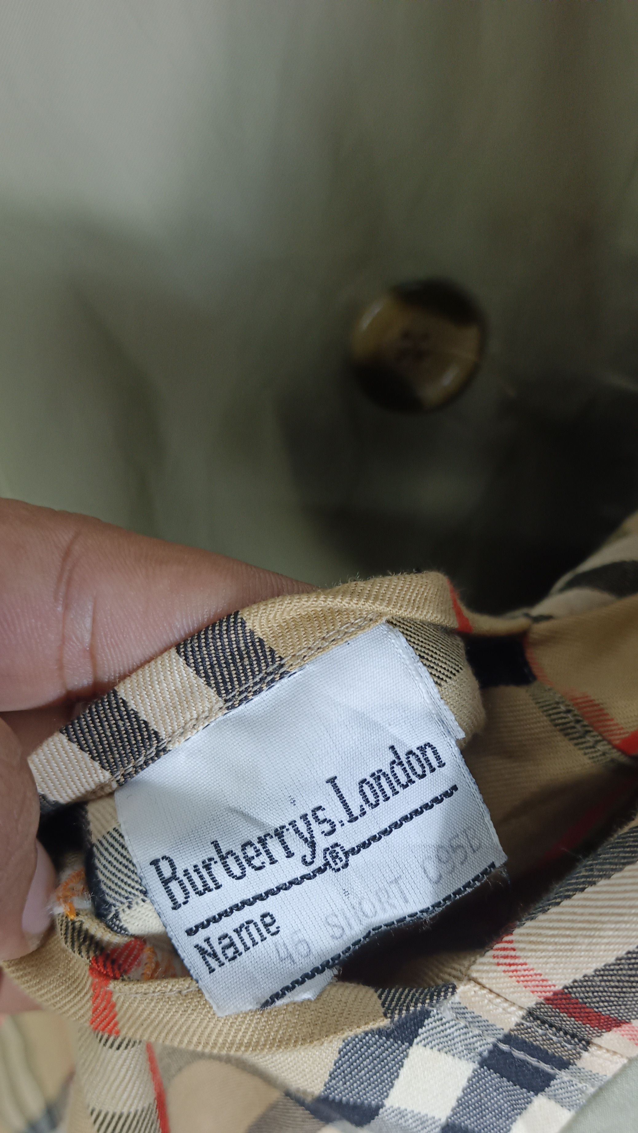 Burberry Vintage Burberrys London Nova Check 46 Short C95B Size US L / EU 52-54 / 3 - 13 Thumbnail