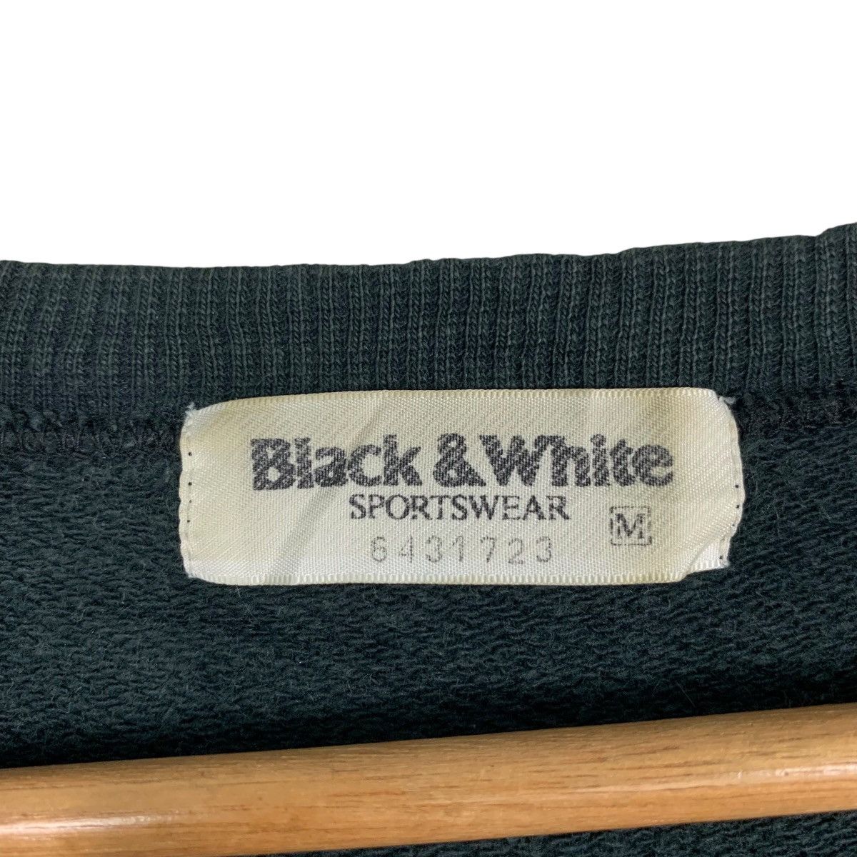 Japanese Brand BLACK & WHITE Embroidery Puppies Logo Sweatshirt #1875-C82 Size US M / EU 48-50 / 2 - 11 Thumbnail