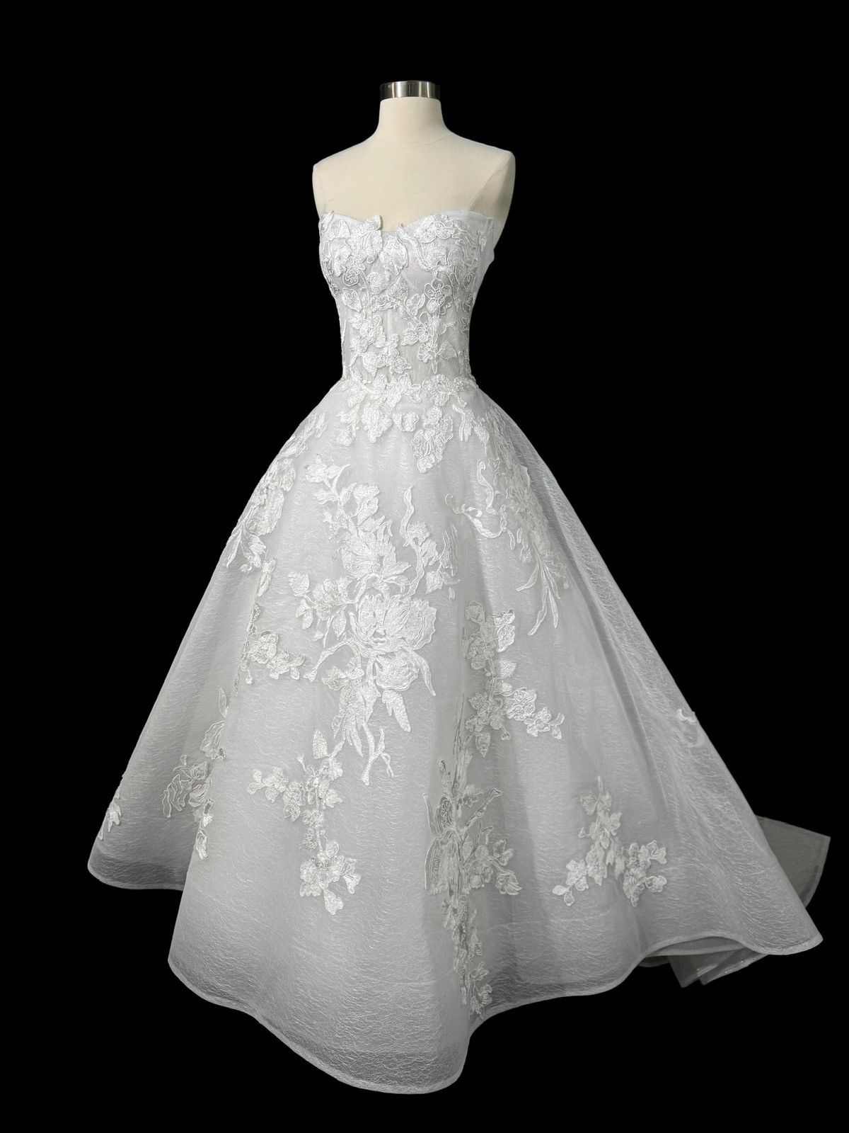 Other US 8 Anna Augusta Embroidery lace Custom Bridal Gown Size M / US 6-8 / IT 42-44 - 1 Thumbnail