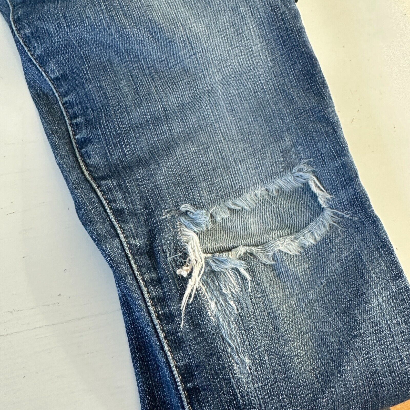 AG Adriano Goldschmied Revolve AG Flyaway The Stilt Cigarette Distressed Jean 27 Size 27" / US 4 / IT 40 - 8 Thumbnail