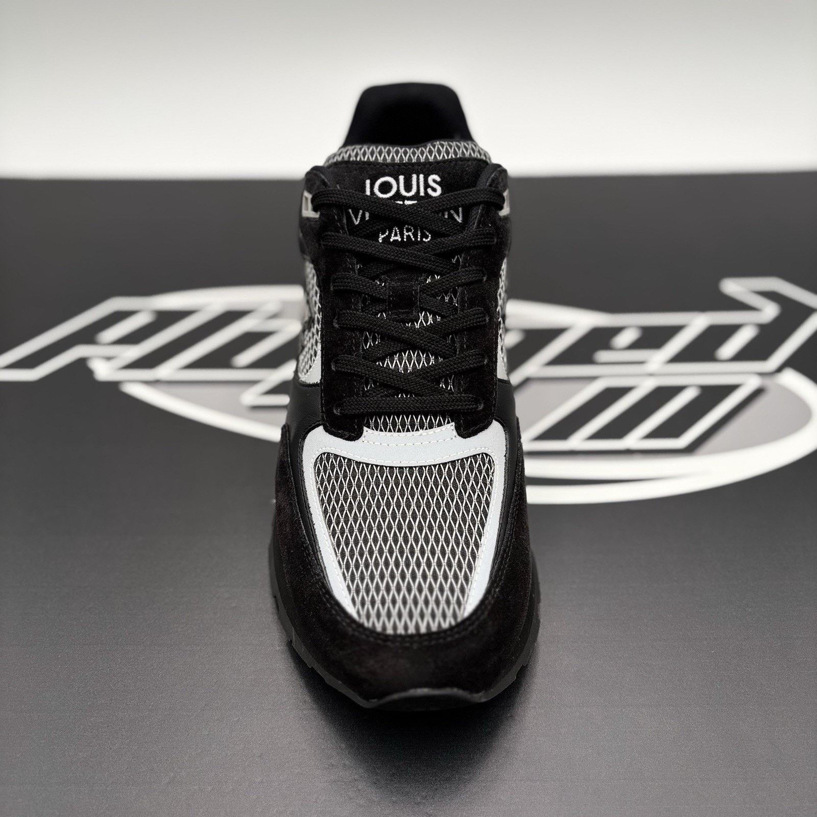 Louis Vuitton (9-9.5 US) Louis Vuitton Run Away Low ' Black ' | EXCELLENT! Size US 9.5 / EU 42-43 - 5 Thumbnail
