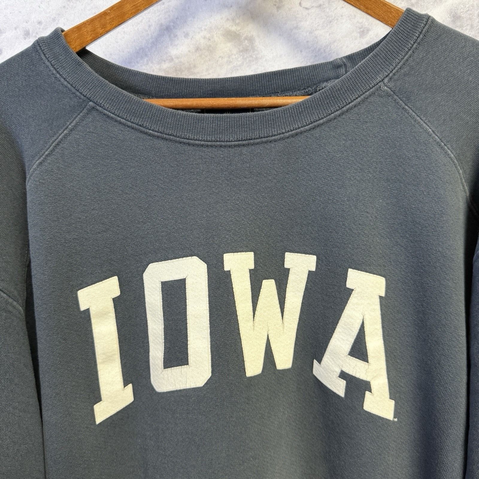 Vintage Vintage 90s Iowa Sweatshirt Mens Large Faded Blue Crew Neck Size US L / EU 52-54 / 3 - 3 Thumbnail