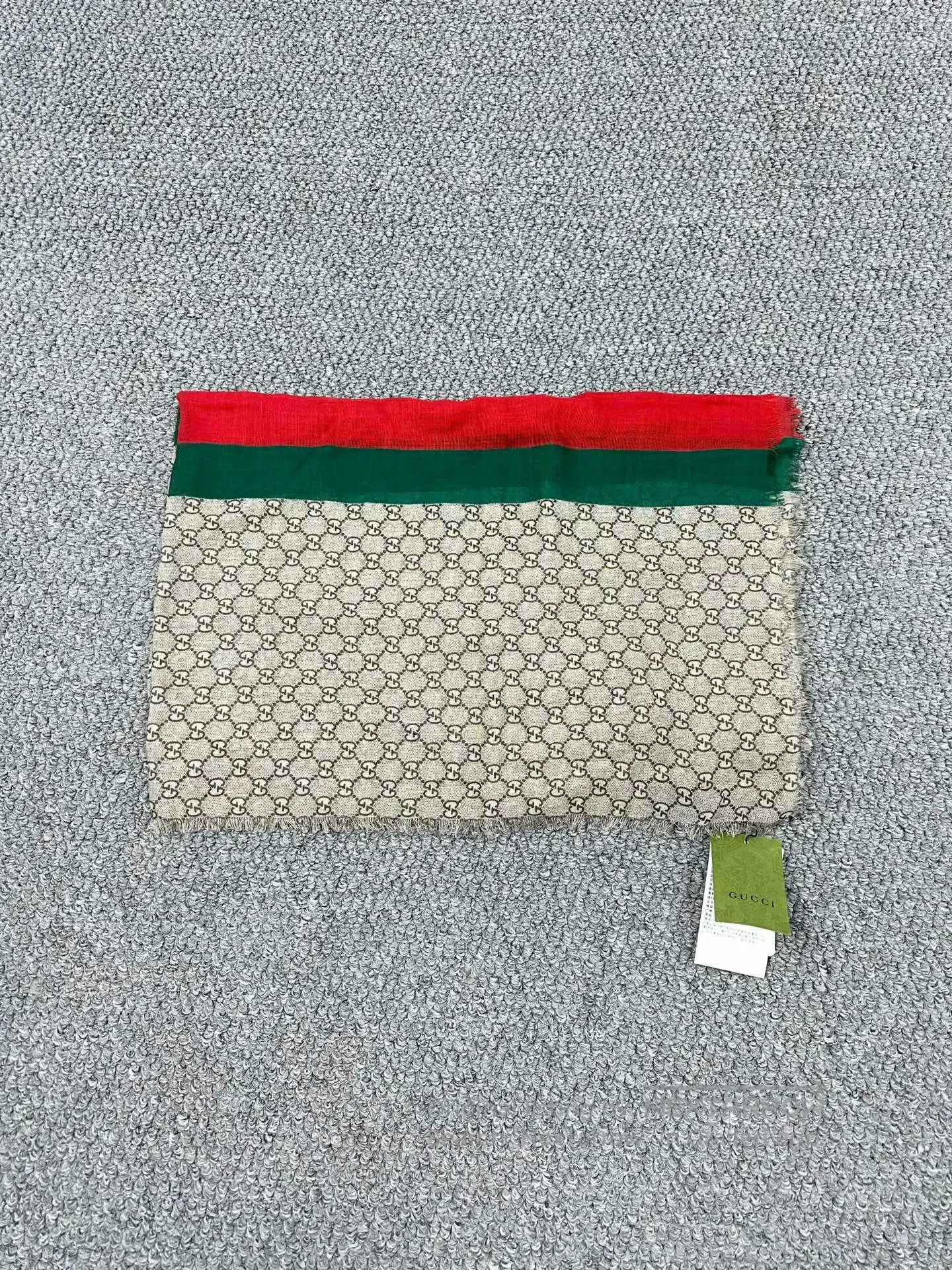 Gucci Guicci Red and Green Striped Monogram All-over Print Scarf Size ONE SIZE - 2 Thumbnail
